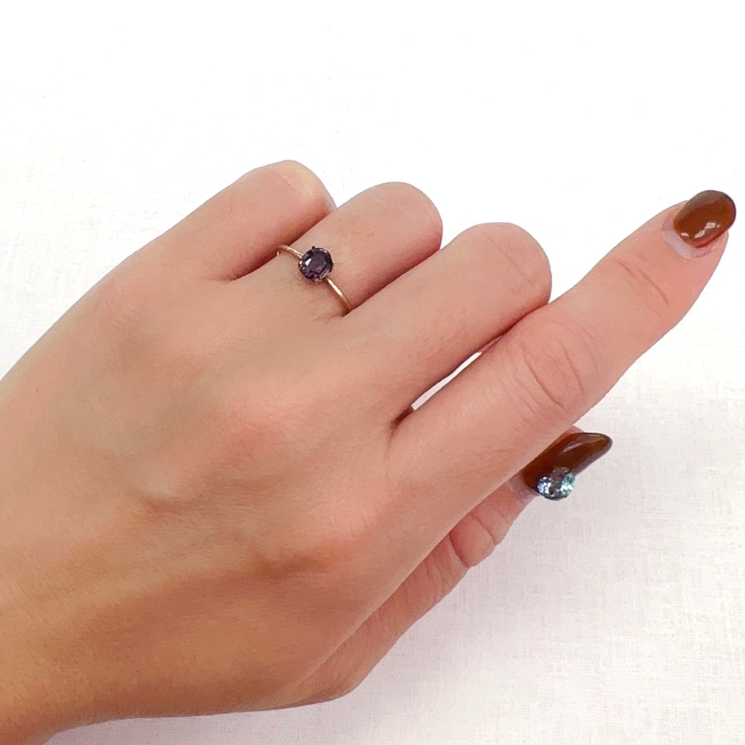 カラーチェンジサファイア 非加熱(宝石名サファイア)タンザニア産 0.71ct 識別済[231124228]5.7x4.6mm前後
