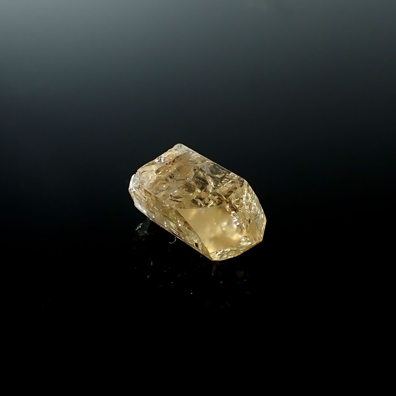 インペリアルトパーズ 原石 ザンビア産 11.02ct / 14.8x11mm前後 [250730935]