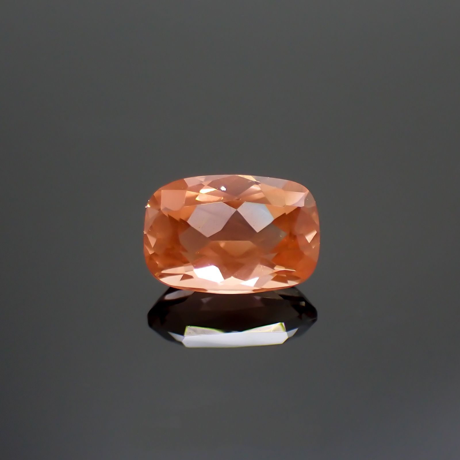 オレゴンサンストーン(宝石名ラブラドライト)アメリカ・オレゴン州産 1.25ct 識別済[231023906]8.3x5.6mm前後