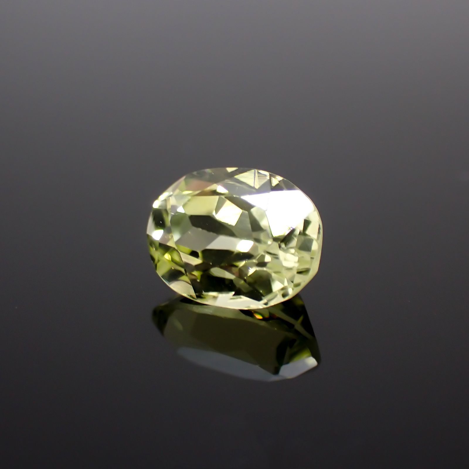 シリマナイト(宝石名シリマナイト)インド産 1.61ct 識別済[211113695]7.9x6.1mm前後