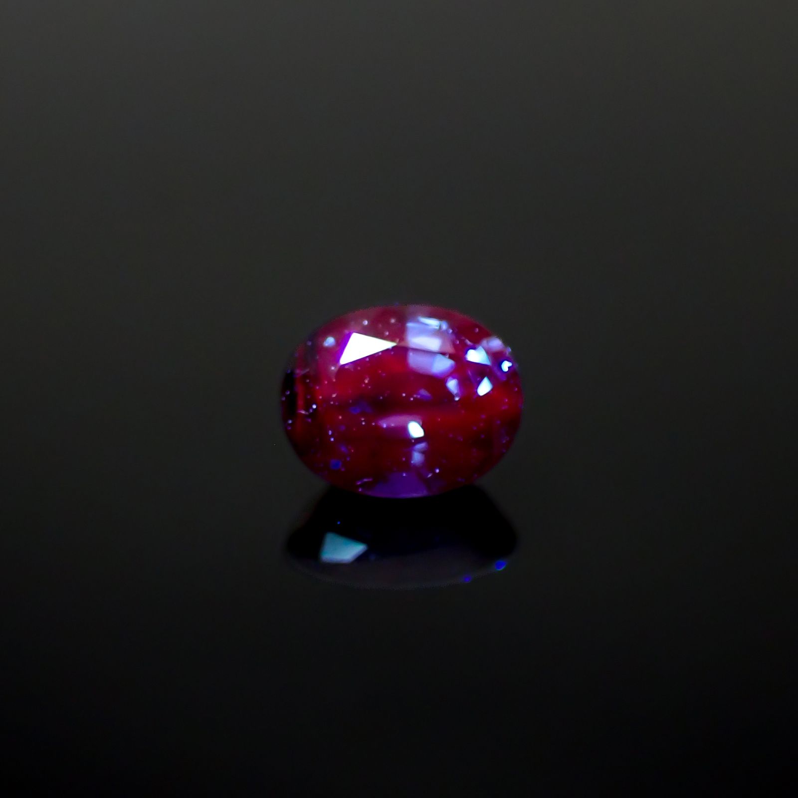 サファイア(宝石名サファイア)タンザニア/マダガスカル産 0.44ct 識別済[241029191]4.8x3.9mm前後