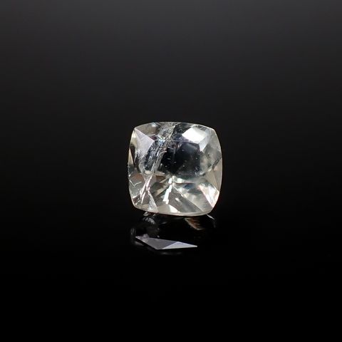 リューサイト 遊色効果あり イタリア産 0.41ct [250730647]4.6x4.6mm前後