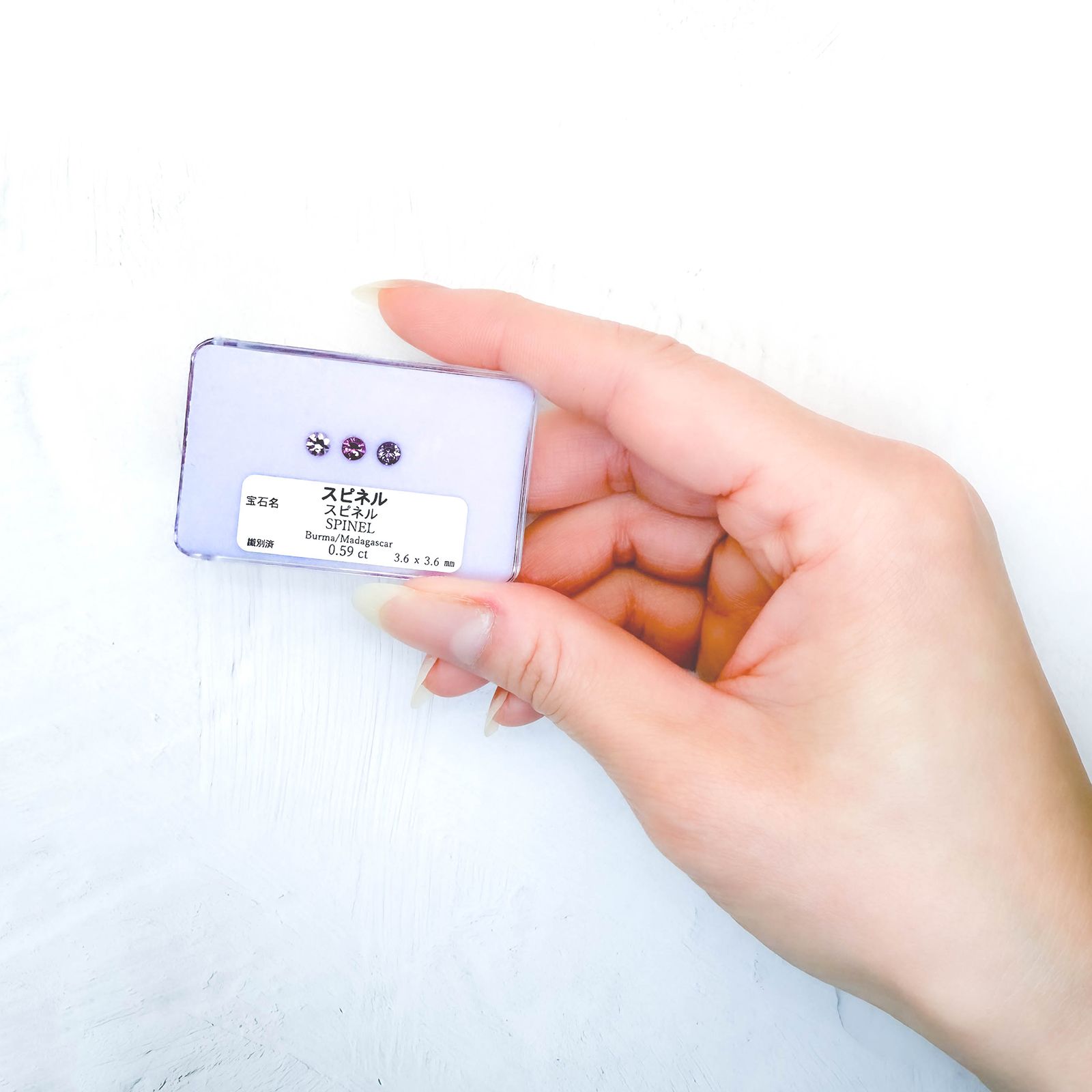 スピネル カラーグラデーション3個セット(宝石名スピネル)ビルマ/マダガスカル産 識別済 0.59ct(3pcs合計) / 3.6x3.6mm前後 [260331898]