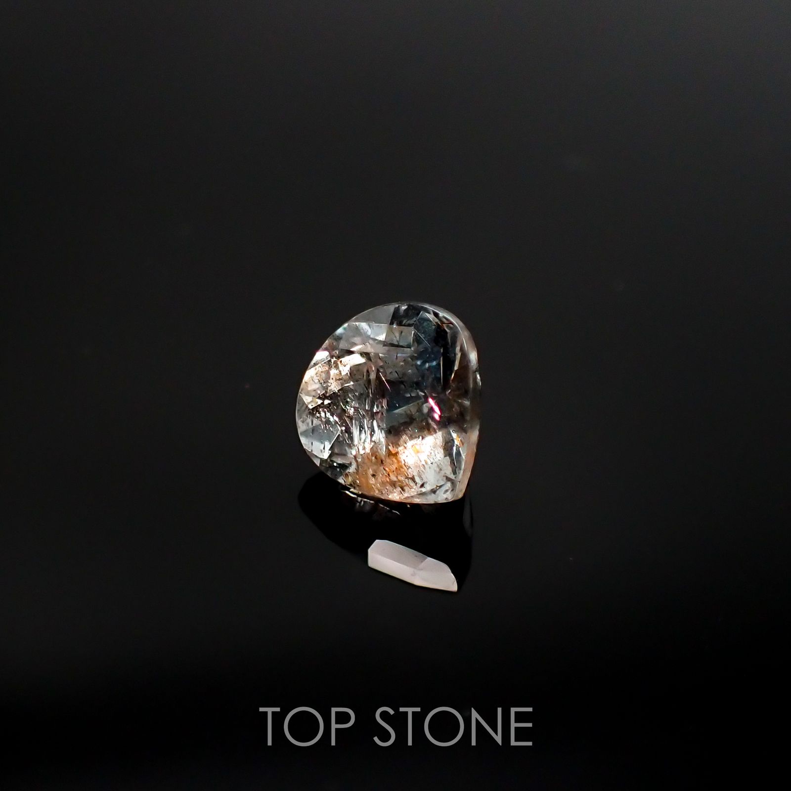 アベンチュリンアクアマリン(宝石名アクアマリン) ナイジェリア産 2.19ct 識別済[210712980]8.1×8mm前後