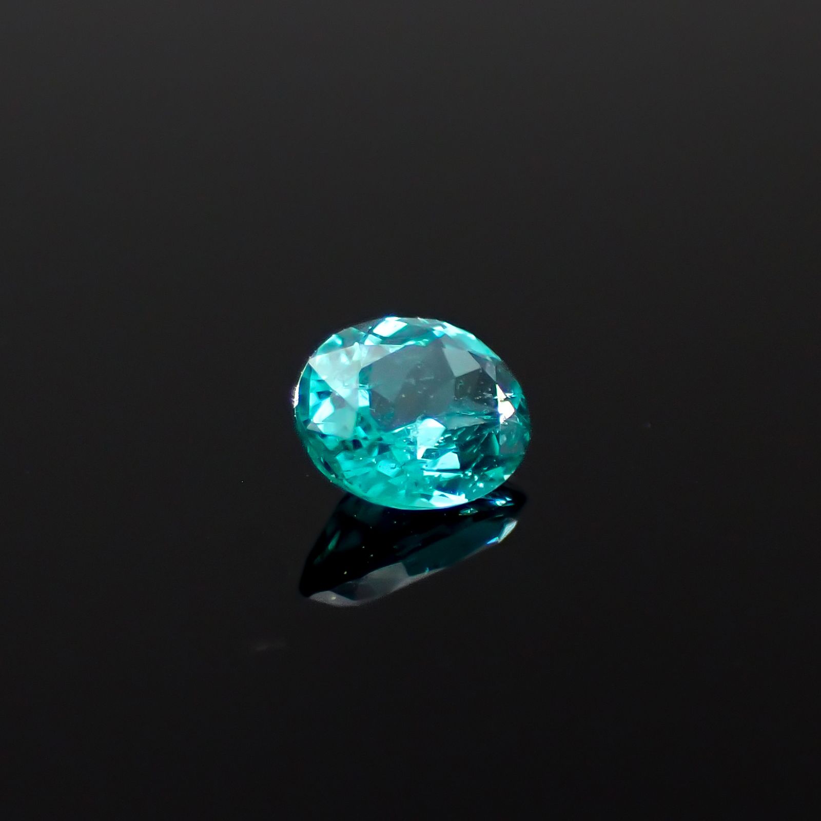 パライバトルマリン ブラジル・パライバ州バターリャ鉱山産 0.23ct[240928737]4.5x3.6mm前後