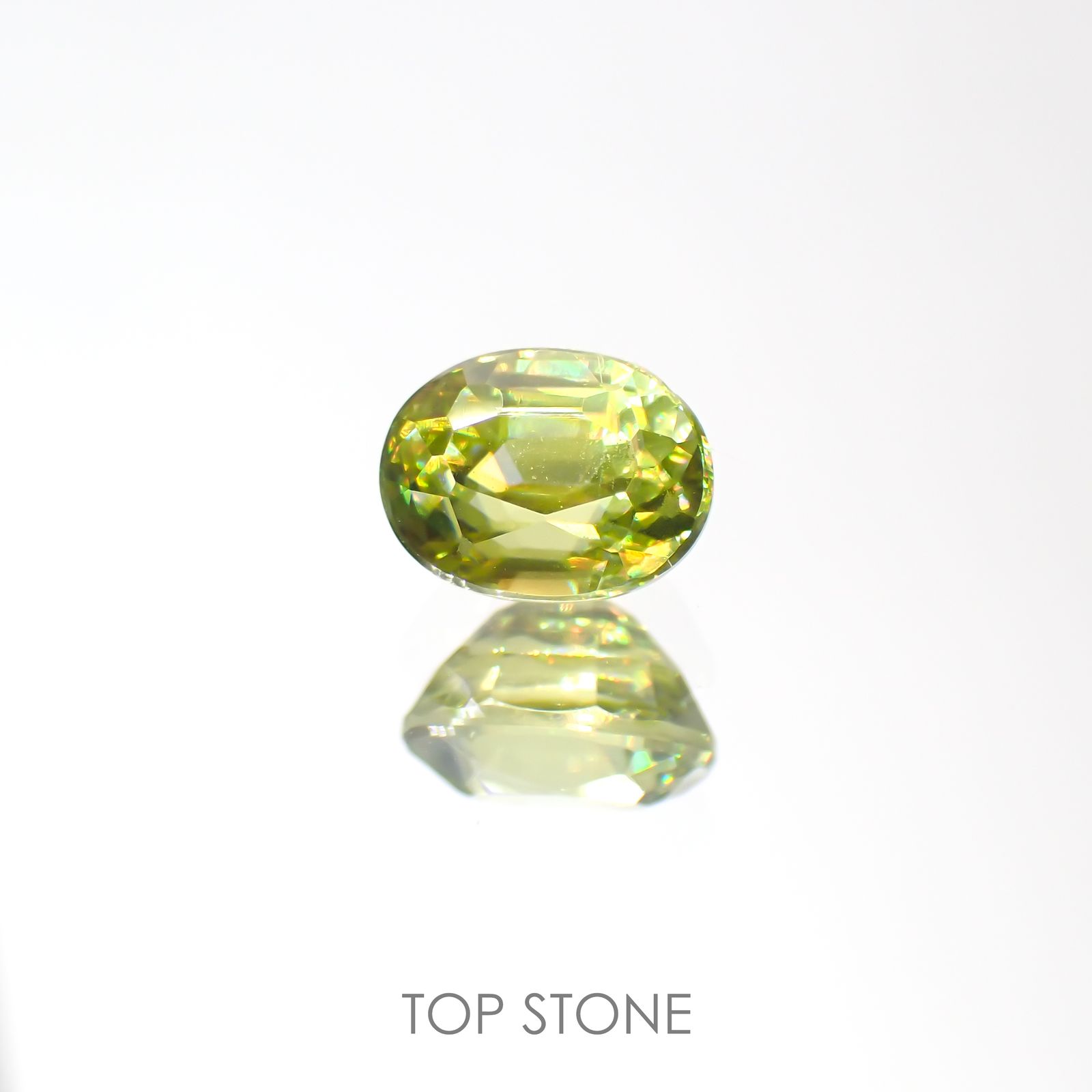 スフェーン(宝石名スフェーン)マダガスカル産 0.64ct 識別済[220113866]5.6x4.3mm前後