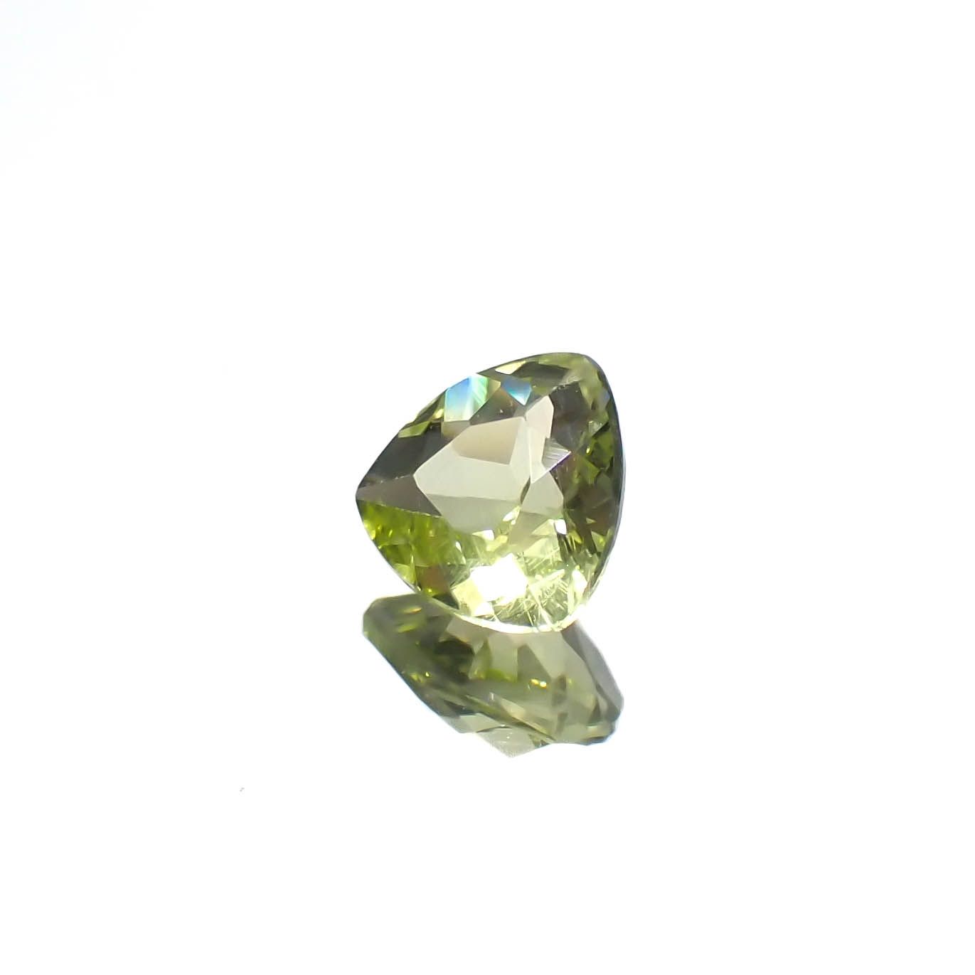 グリーンエンスタタイト(宝石名グリーン・エンスタタイト)カメルーン産 0.36ct 識別済[240125617]4.4x4.5mm前後