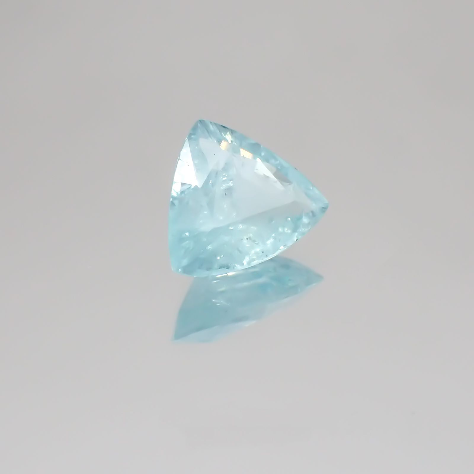 パライバトルマリン(宝石名トルマリン/別名パライバ・トルマリン) モザンビーク産 1.73ct 識別済[21059395]7.9×9.7mm前後
