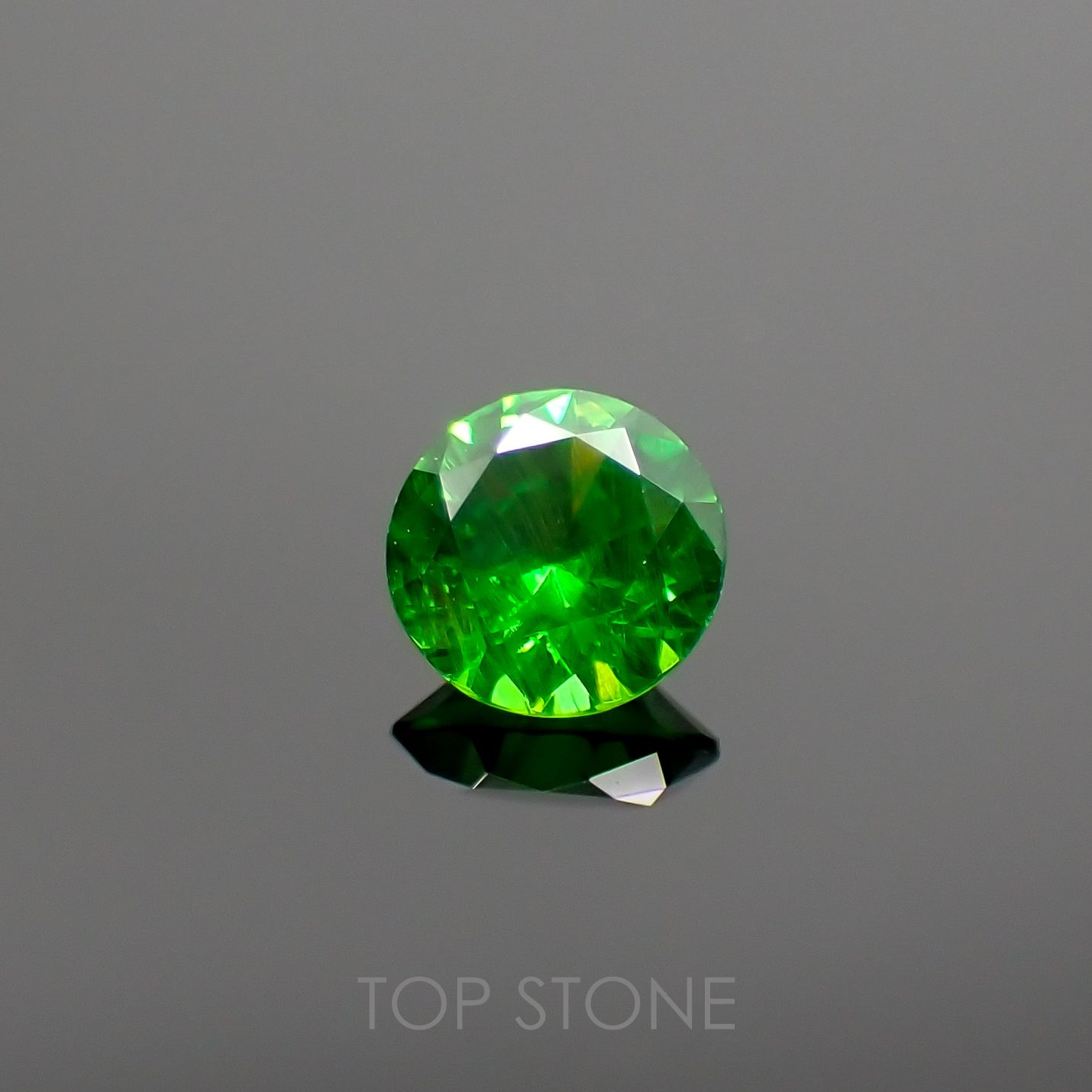 デマントイドガーネット ロシア産 ルース 0.19ct[210711590]3.5×3.5mm前後