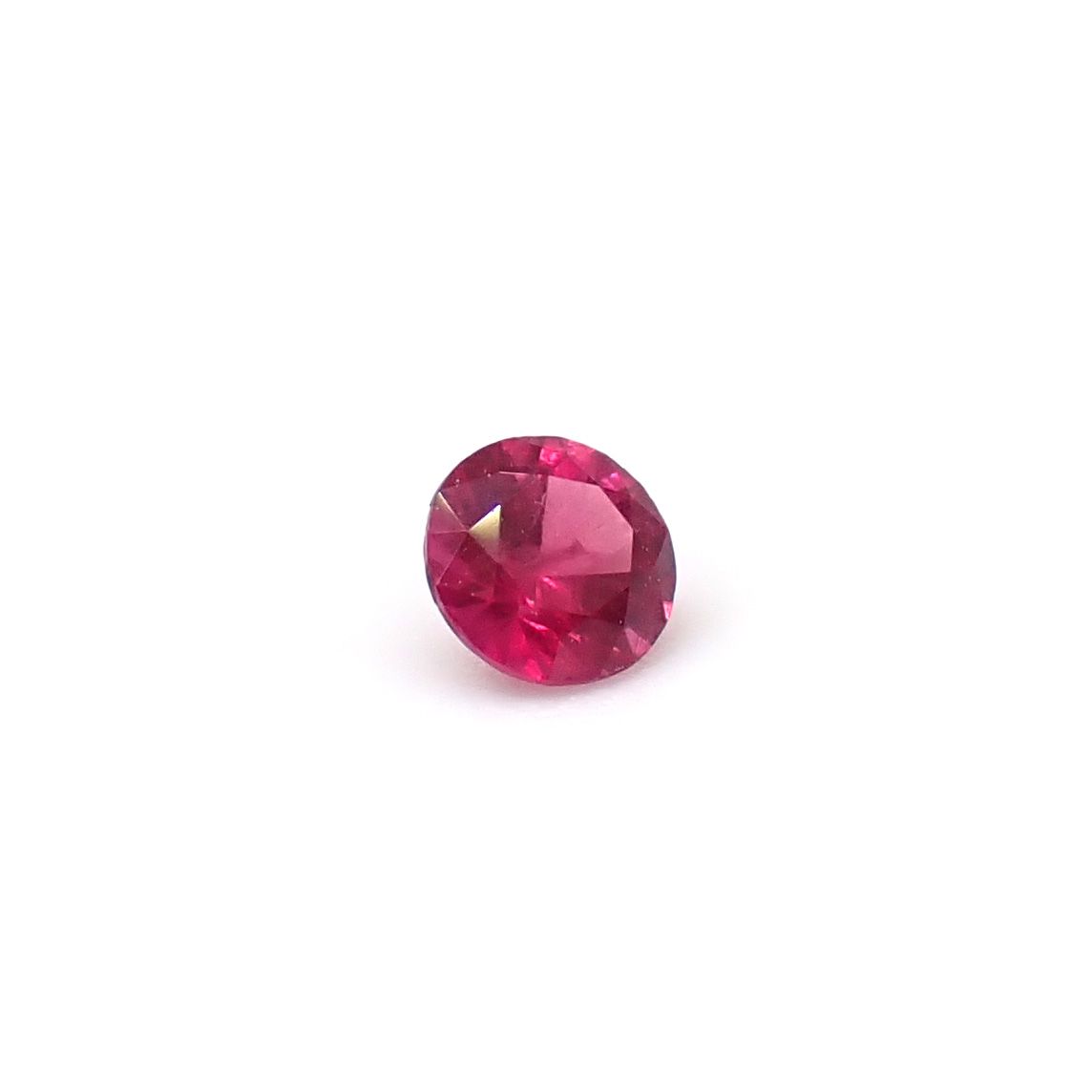 ルビー グリーンランド産 0.14ct / 3.1x3.1mm前後 [261033226]