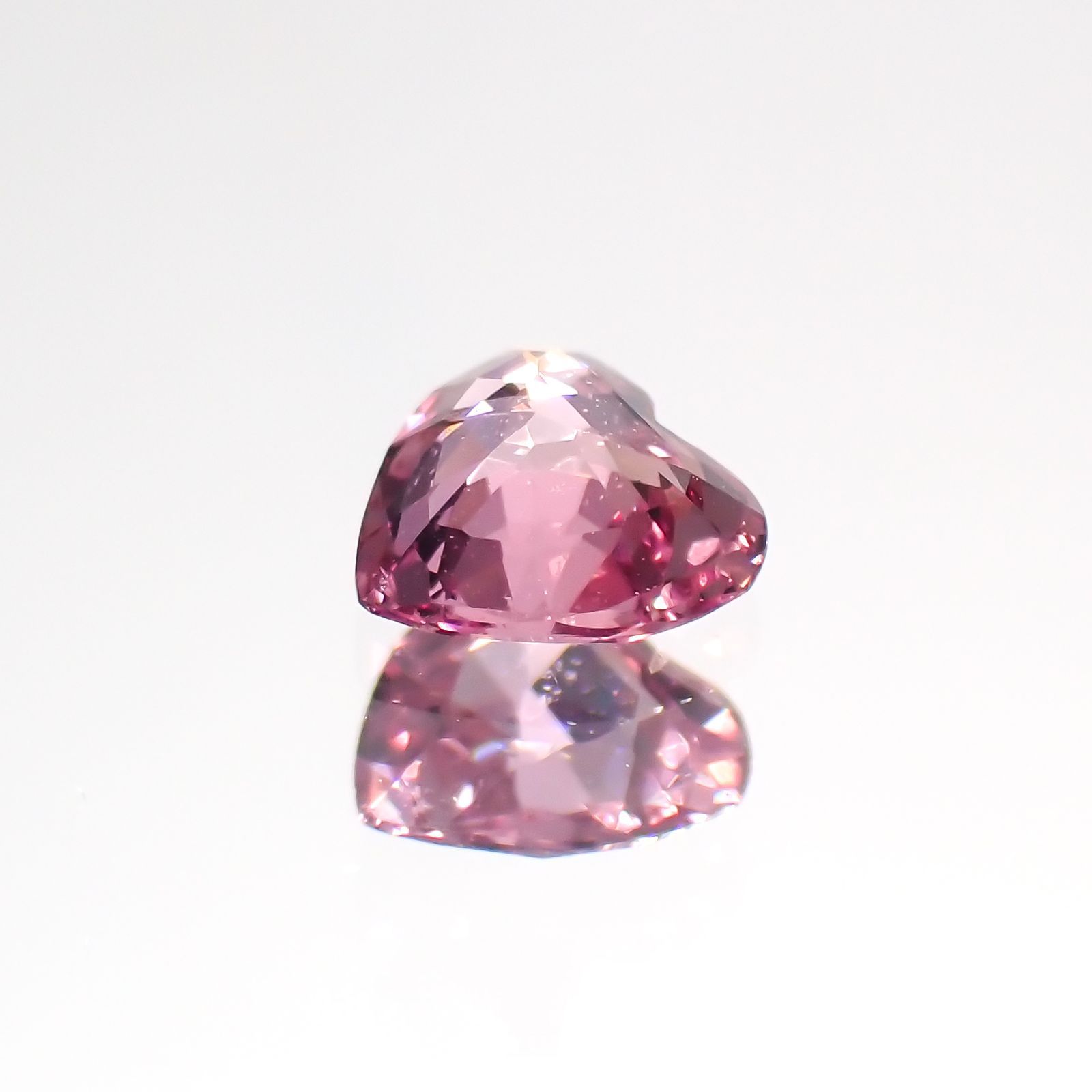 パパラチャサファイア(宝石名サファイア/別名パパラチャ・サファイア)スリランカ産 0.248ct DGL鑑付[220113942]4.05x4.04mm前後