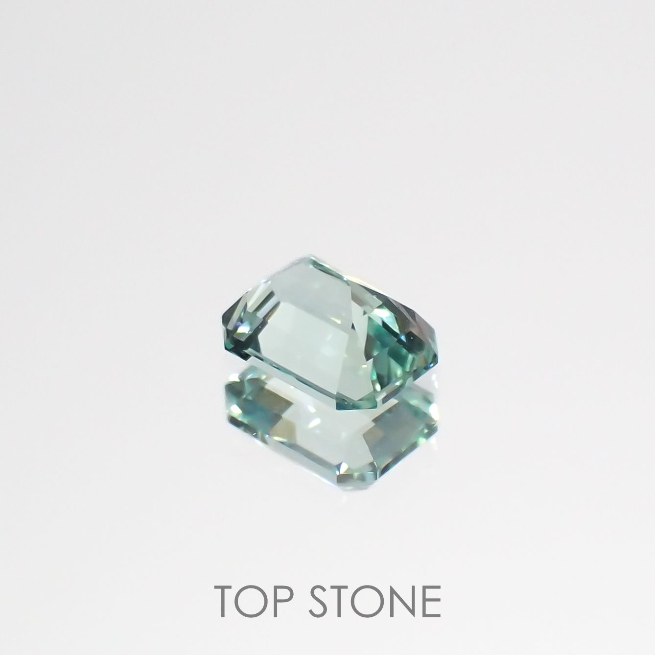 ミントベリル  ブラジル産 0.45ct[220616676]5.4x4mm前後