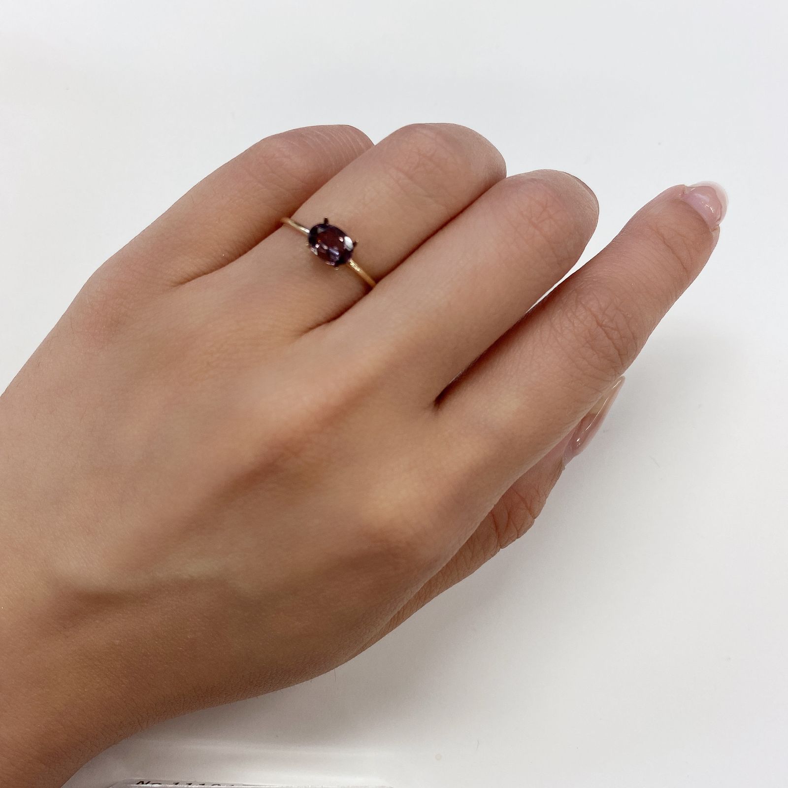 カラーチェンジガーネット(宝石名ガーネット) タンザニア/マダガスカル産 0.78ct 識別済[210611194]6.8×4.9mm前後