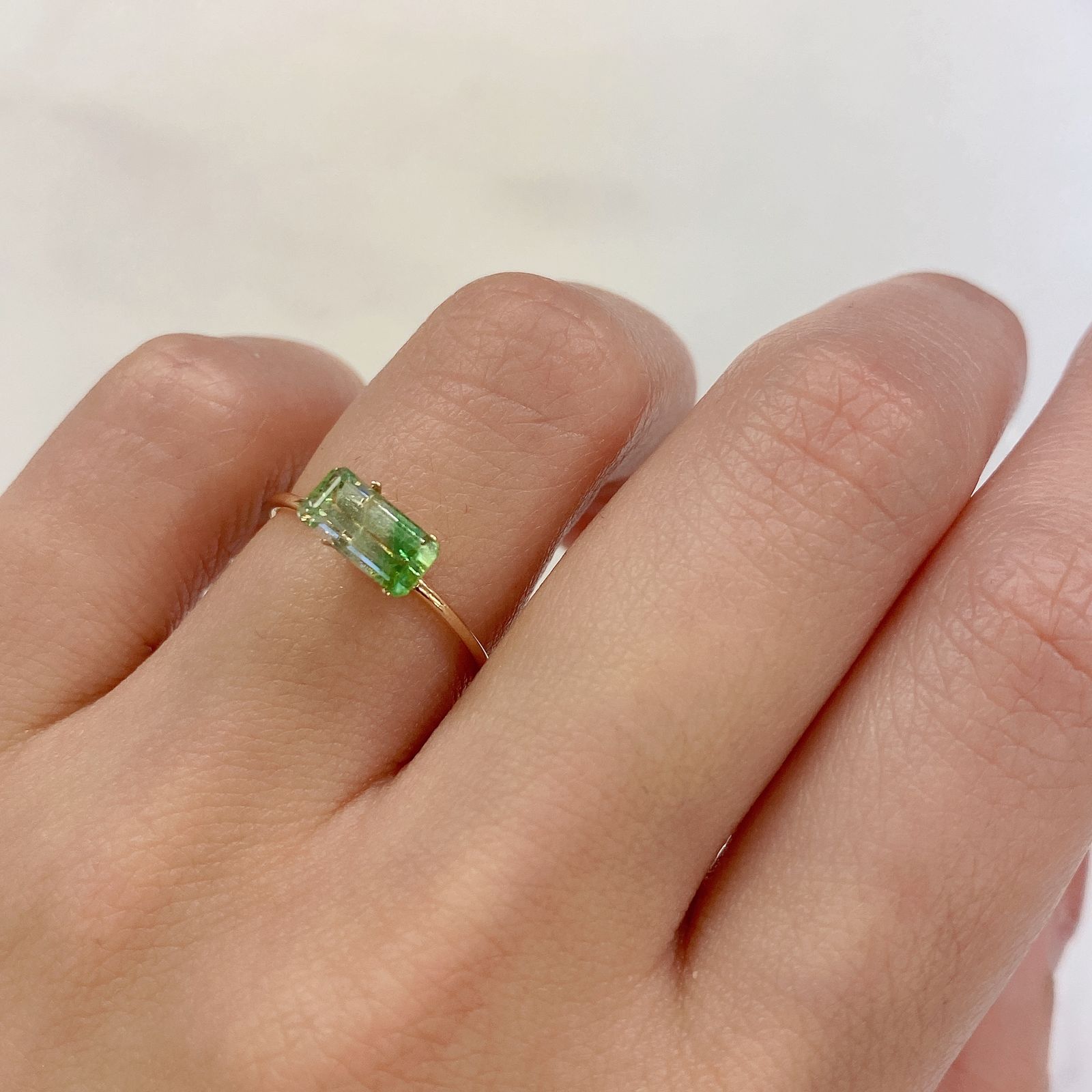 バイカラーツァボライト(宝石名グリーン グロッシュラー・ガーネット) タンザニア産 1.23ct 識別済[210711909]7.9×4mm前後