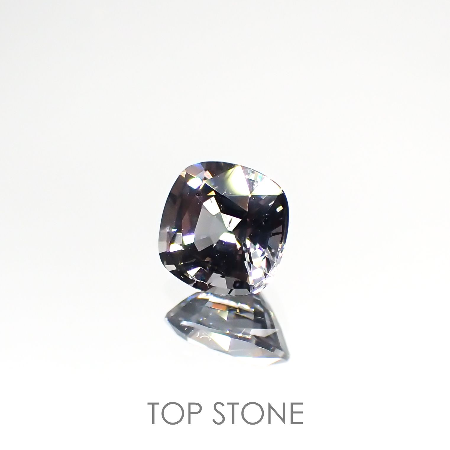 プラチナスピネル(宝石名スピネル) ビルマ産 0.889ct ソ付(彩珠)[210912851]5.5×5.4mm前後