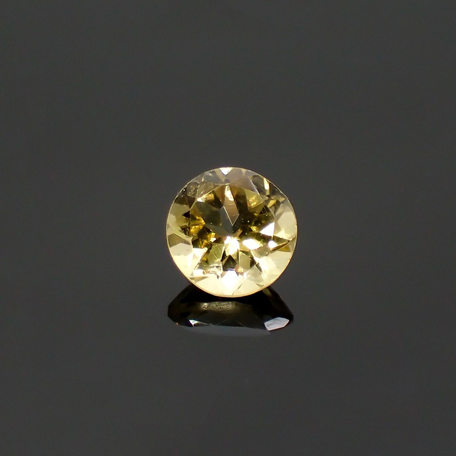 レモンイエローアパタイト(宝石名アパタイト)メキシコ産 0.86ct 識別済[220115468]6x5.8mm前後