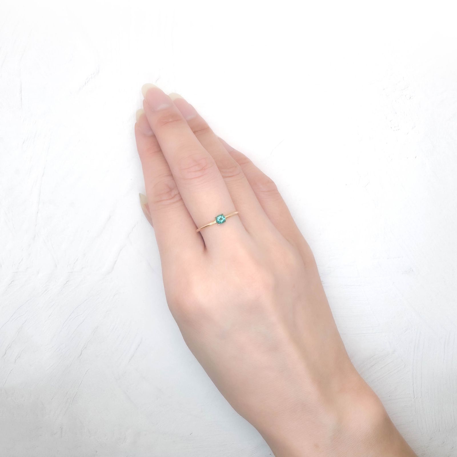 グランディディエライト マダガスカル産 0.17ct / 3.5x3.4mm前後 [250931108]