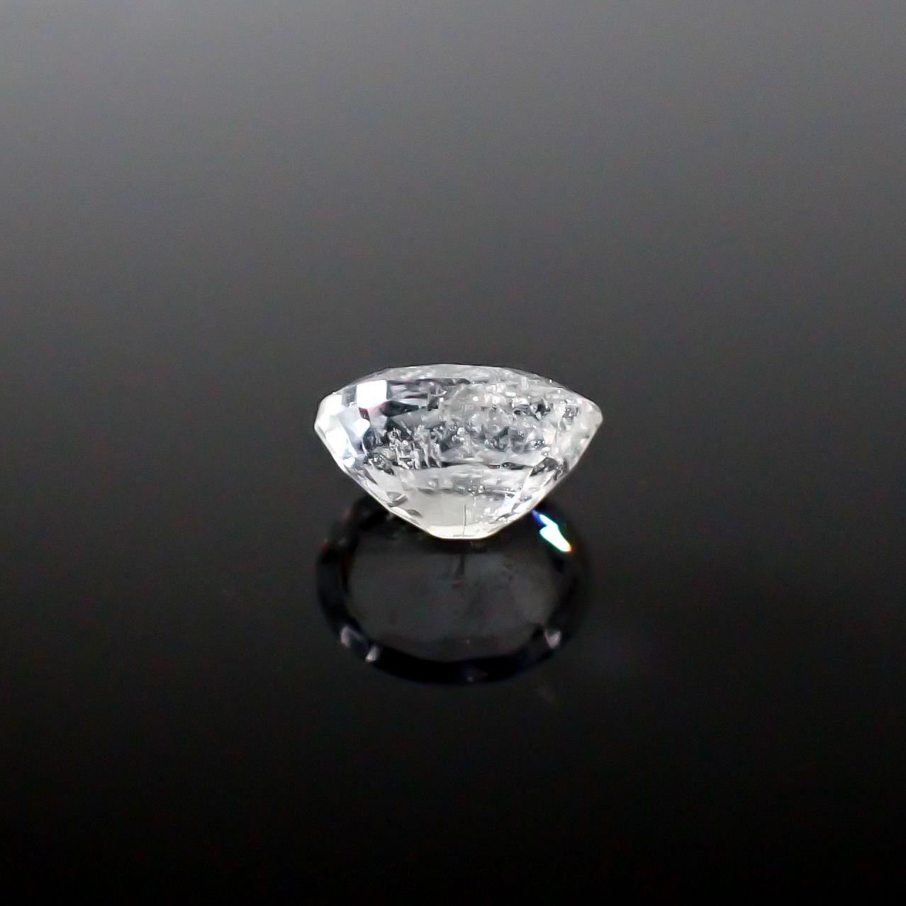 テネブレッセンススキャポライト アフガニスタン産 0.31ct / 5x3.9mm前後 [260532254]