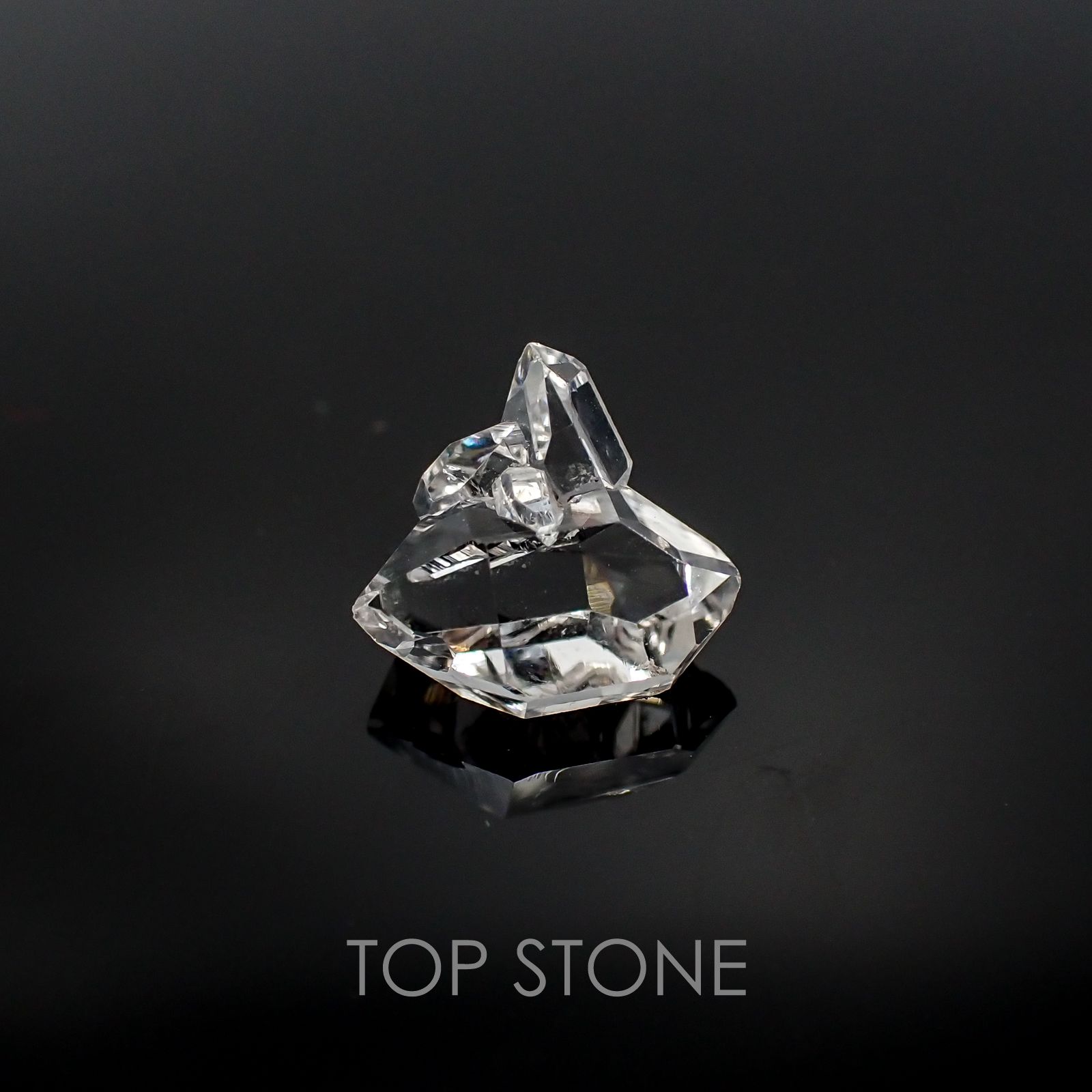 ハーキマーダイヤモンド(宝石名クォーツ) アメリカ・ニューヨーク州産 原石・結晶 1.94ct 識別済[20127560]9.4×8.9mm前後
