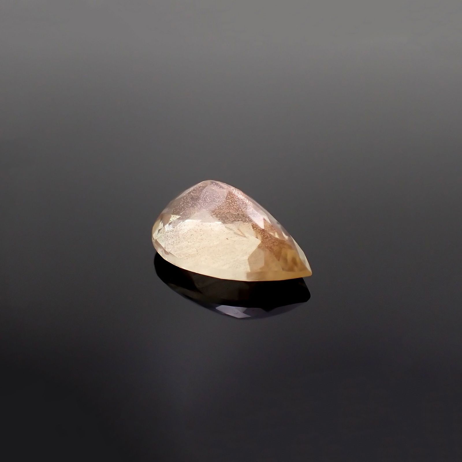 オレゴンサンストーン アメリカ・オレゴン州産 3.45ct / 12.9x8.7mm前後 [260618712]