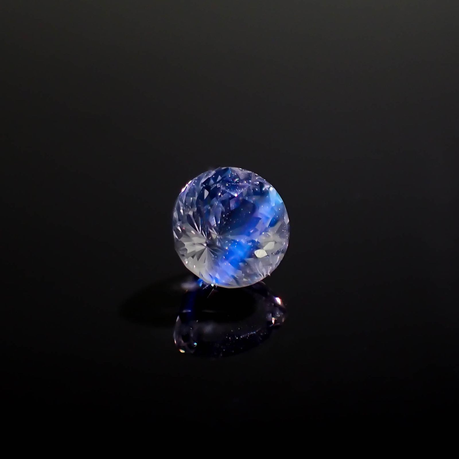 レインボームーンストーン ザンビア産 1.13ct[240326926]6.2x6.2mm前後