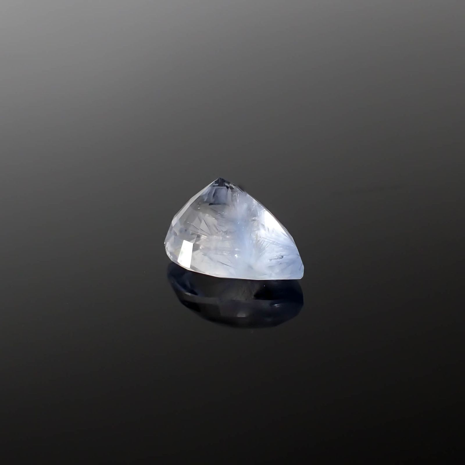 デュモルチェライトインクォーツ ブラジル産 1.75ct[240125654]9.4x6.8mm前後