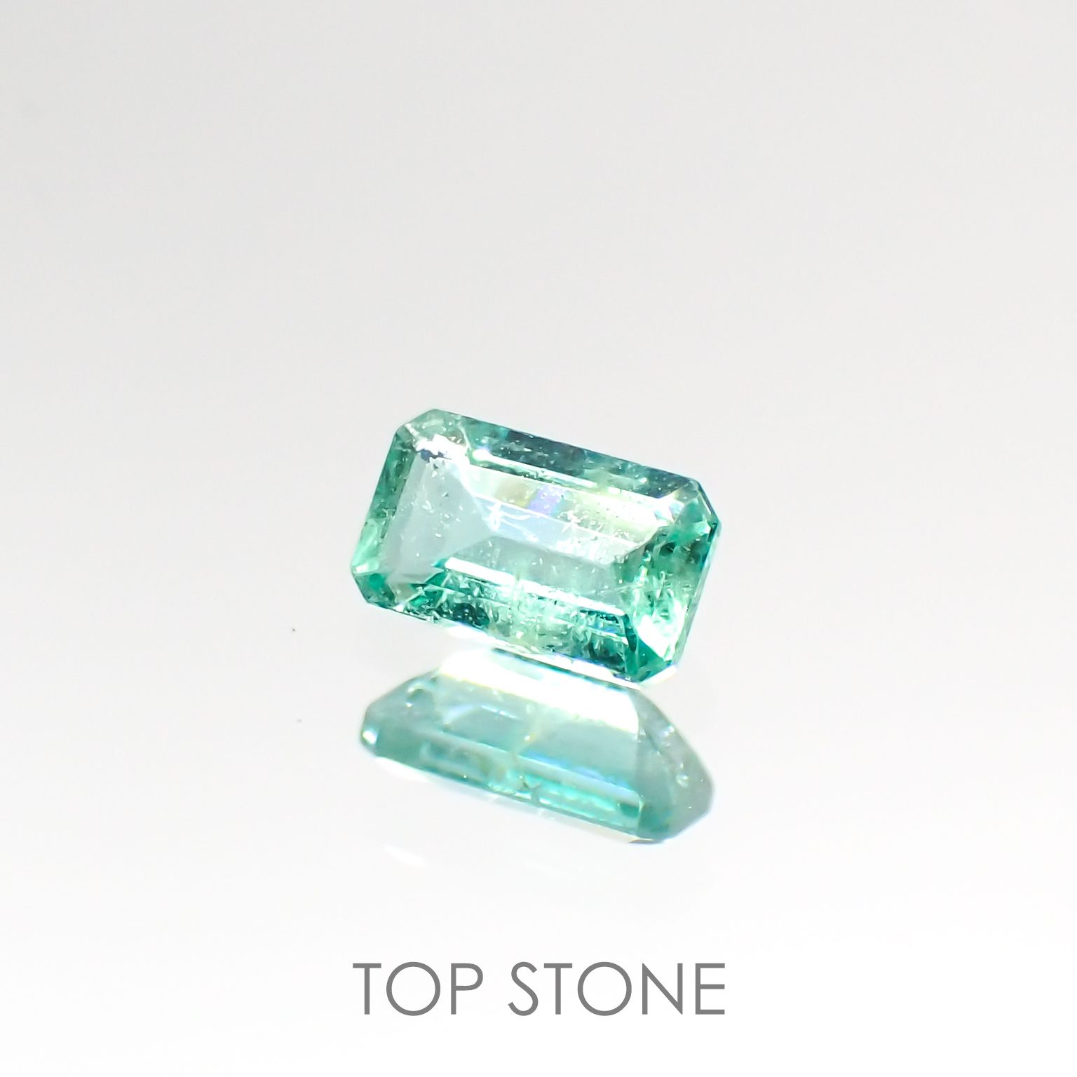 エメラルド(宝石名エメラルド) ザンビア産 0.27ct 識別済[210812996]4.9×3mm前後