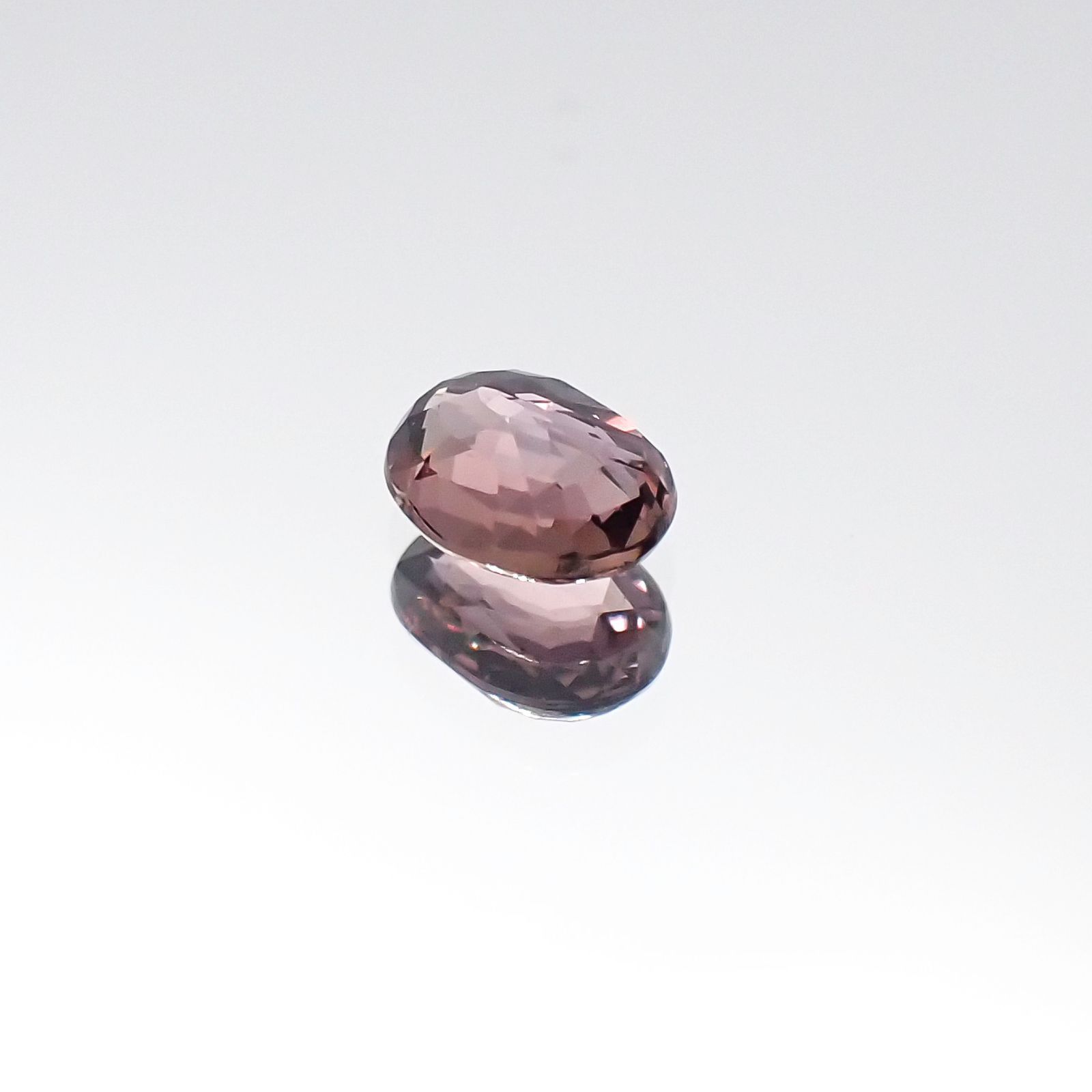 カラーチェンジサファイア 非加熱(宝石名サファイア)タンザニア産 0.34ct 識別済[231023985]4.6x3.5mm前後