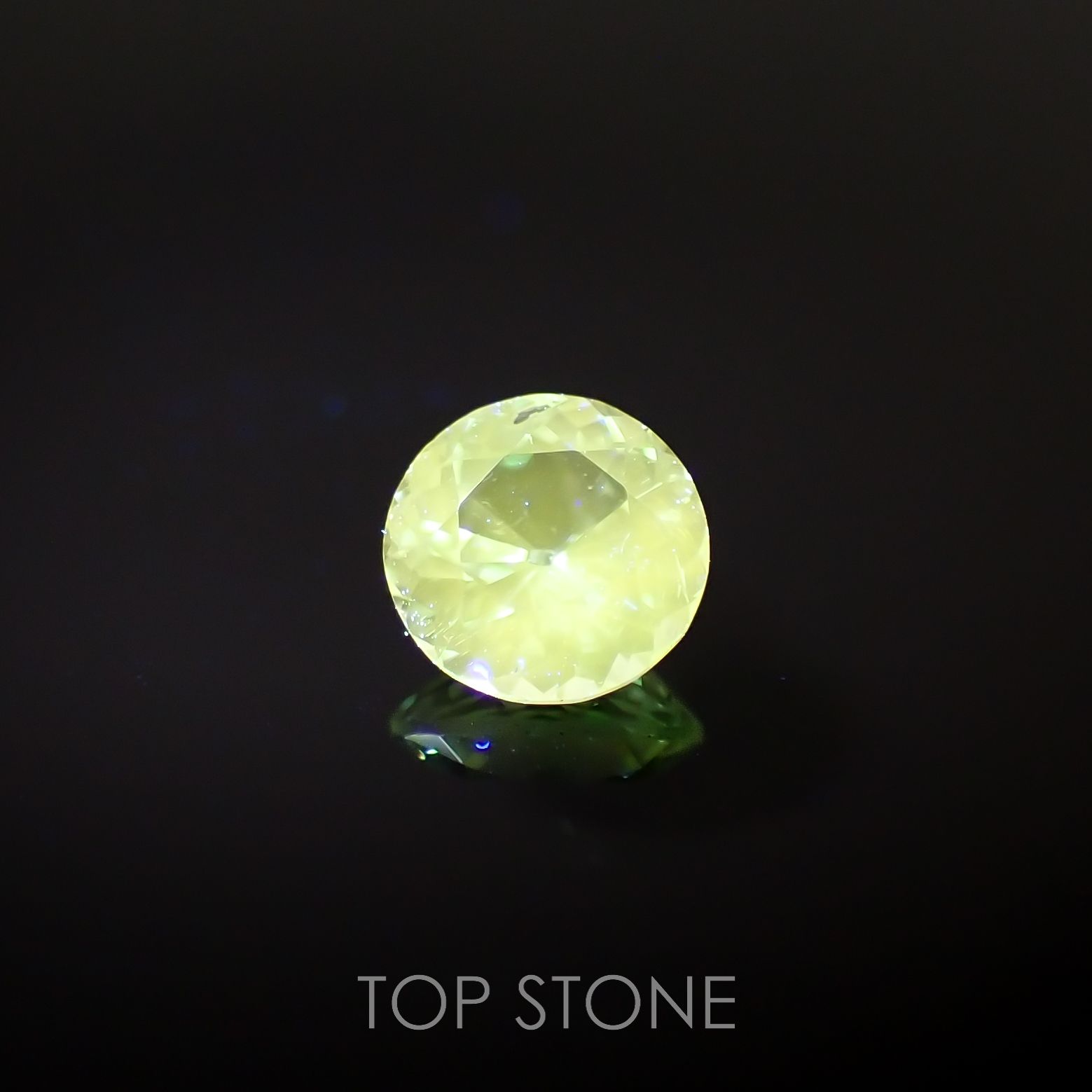 バナジウムコーネルピン(宝石名コーネルピン)タンザニア・タンガ州産 0.24ct 識別済[220716762]3.9x3.9mm前後