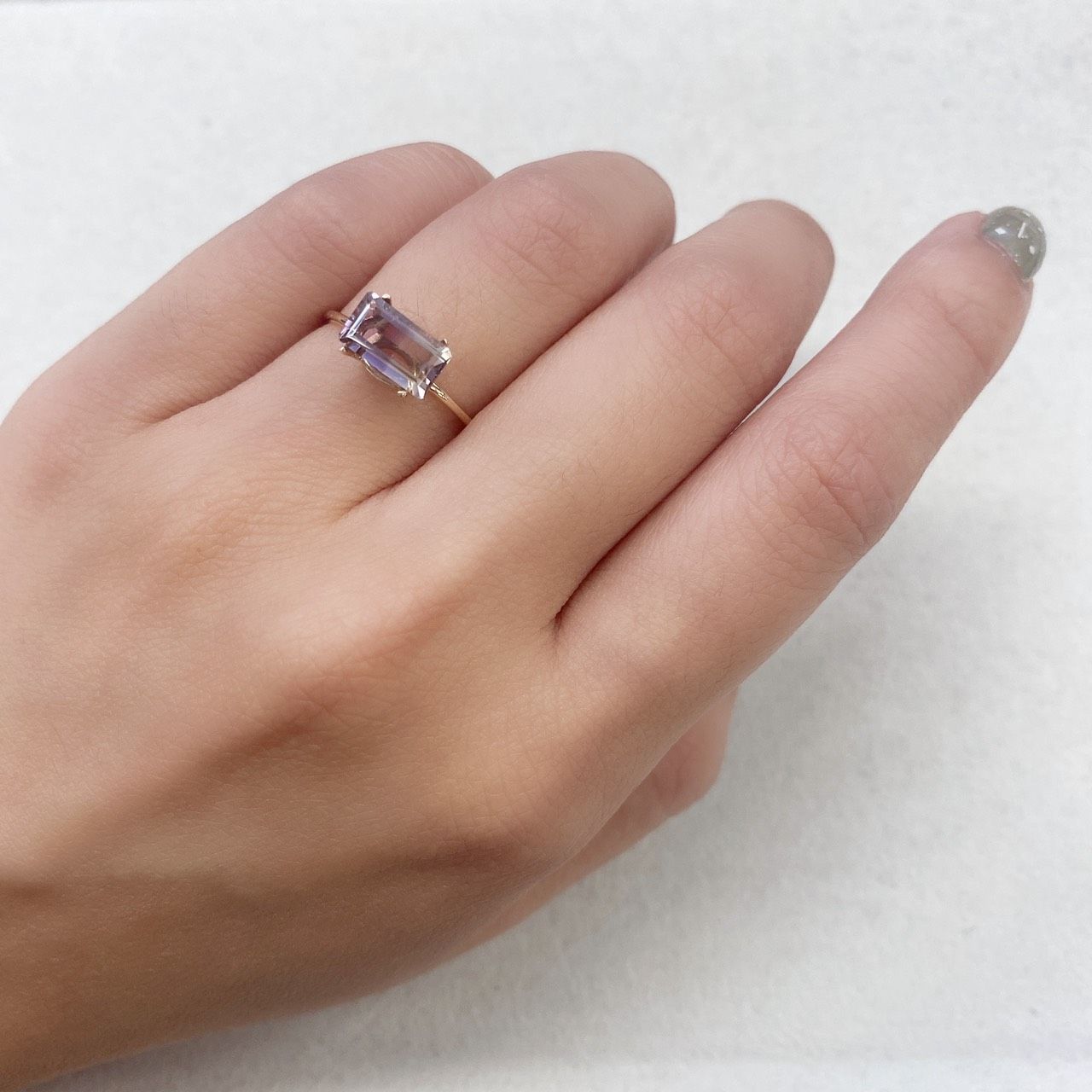 アワーグラスアメジスト モロッコ産 ルース 1.22ct[210912323]8.8×4.9mm前後