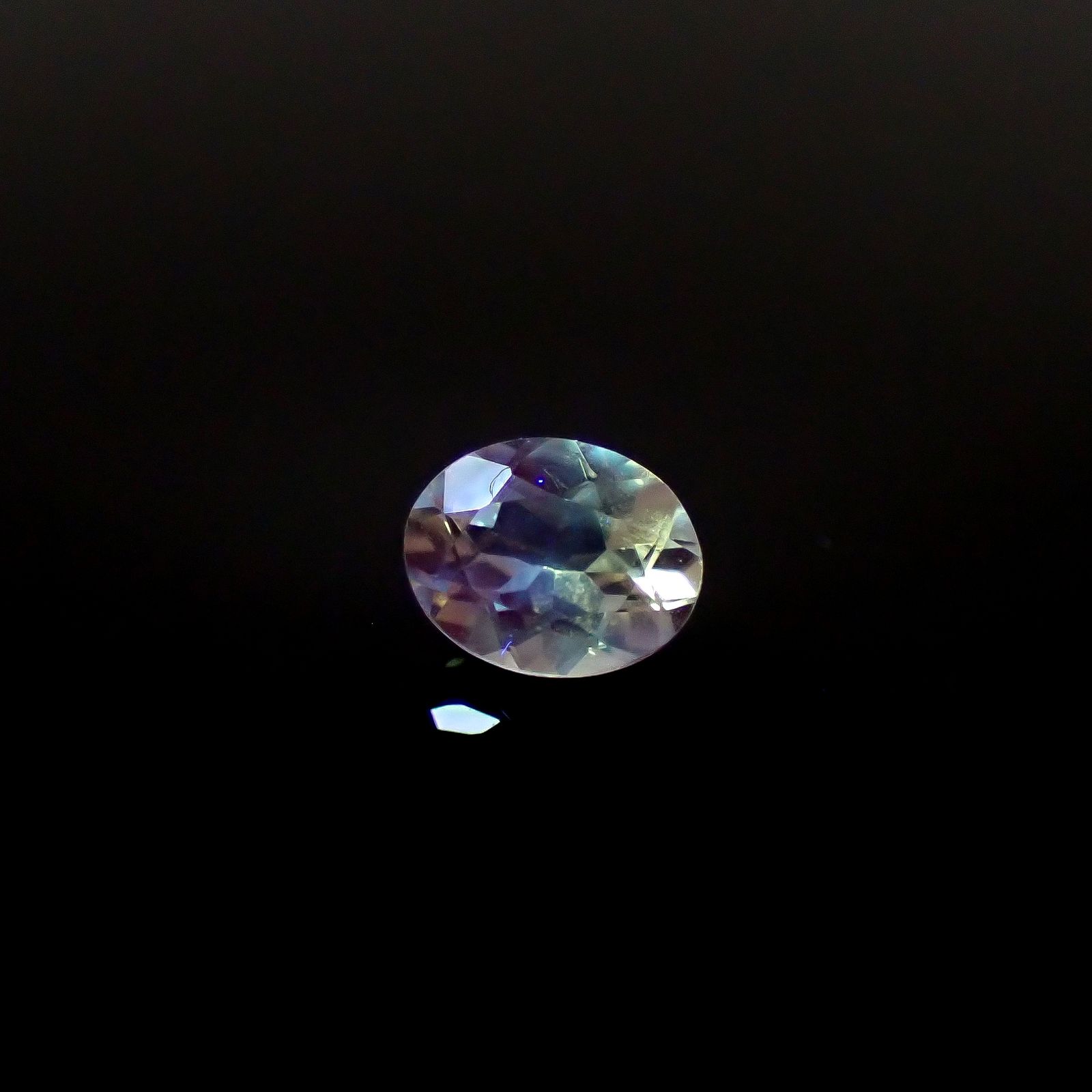 クリソベリルキャッツアイ スリランカ産 0.43ct [250329928]5.1x4.1mm前後