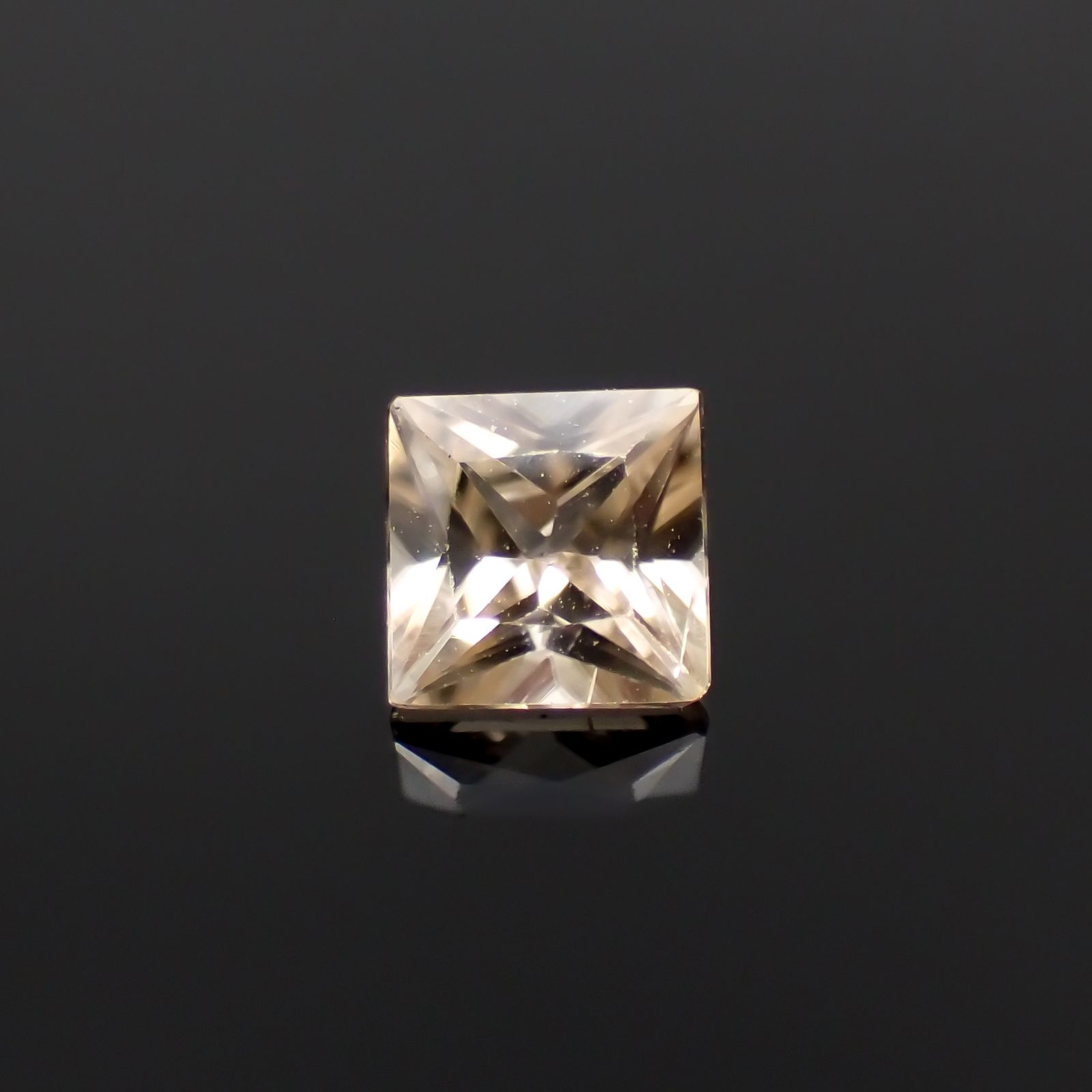 ◇プリンセスカット◇シャンパンカラージルコン(宝石名ジルコン)スリランカ/カンボジア産 0.51ct 識別済[230722982]4x4mm前後