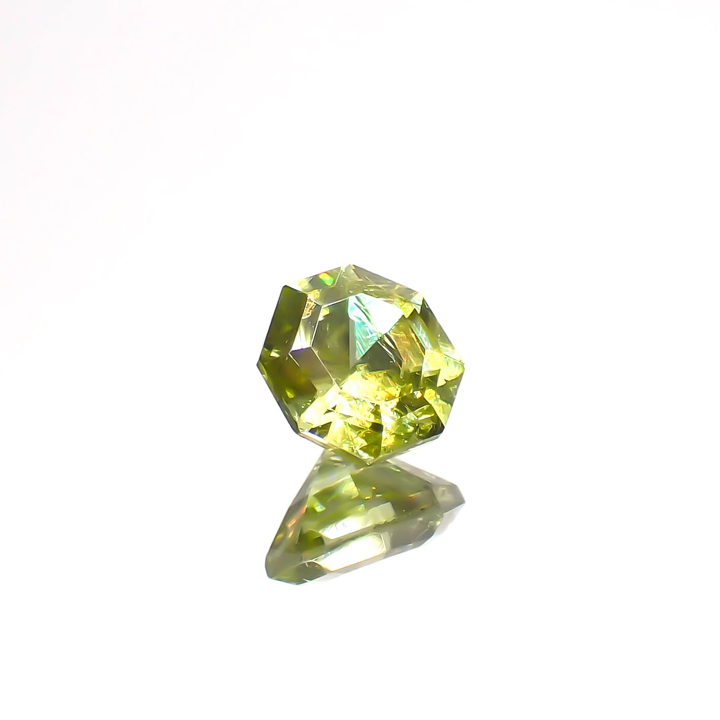 ◇オクタゴンカット◇スフェーン(宝石名スフェーン)マダガスカル産 0.65ct 識別済[231224751]5.1x5.1mm前後