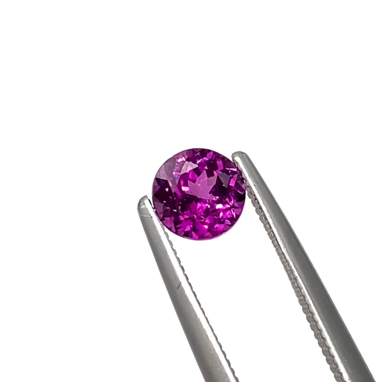 グレープガーネット(宝石名ガーネット)ブラジル産 識別済 0.67ct / 5.1