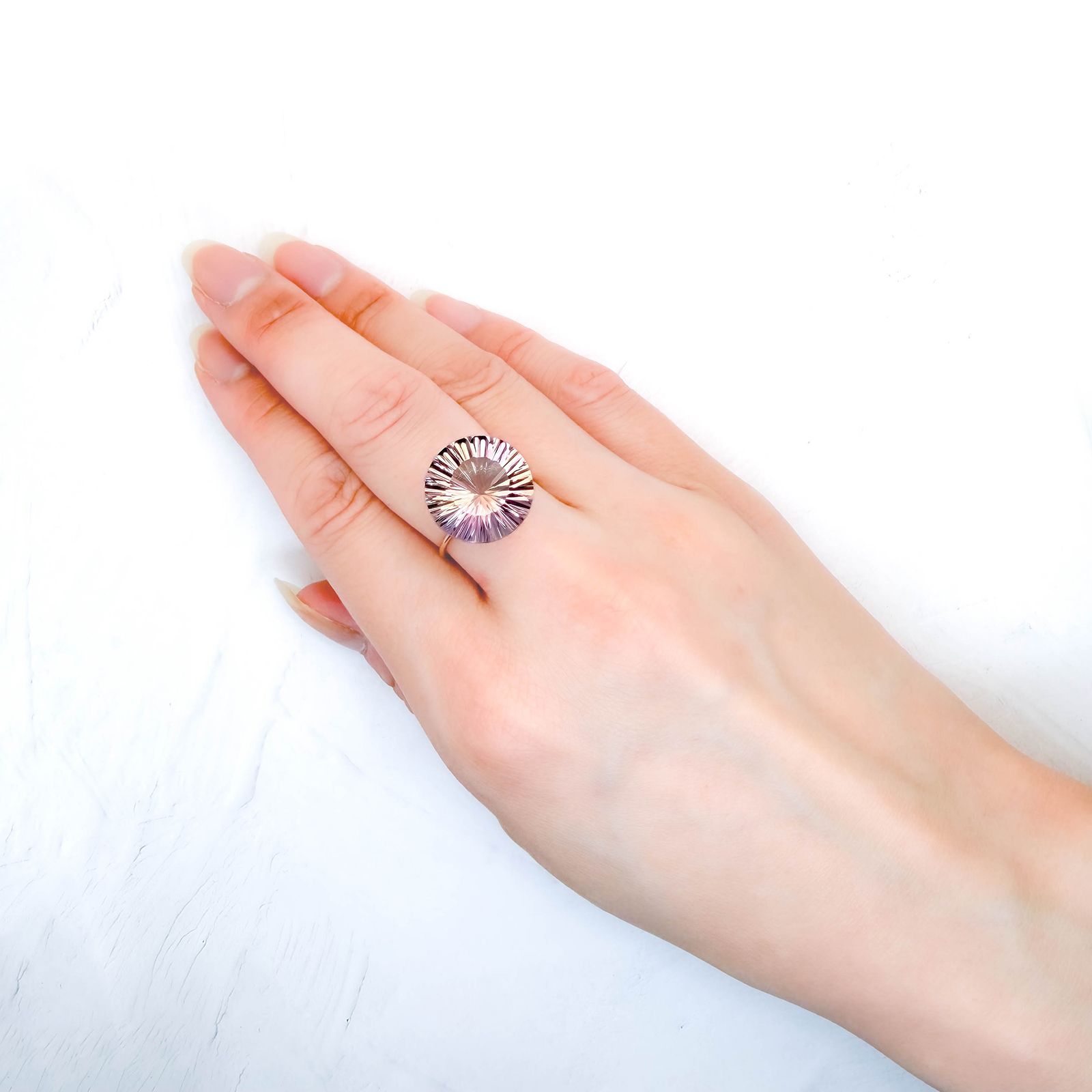 ◇コンケーブカット◇アメトリン ブラジル/ボリビア産 10.35ct / 15.1x15.1mm前後 [260632313]