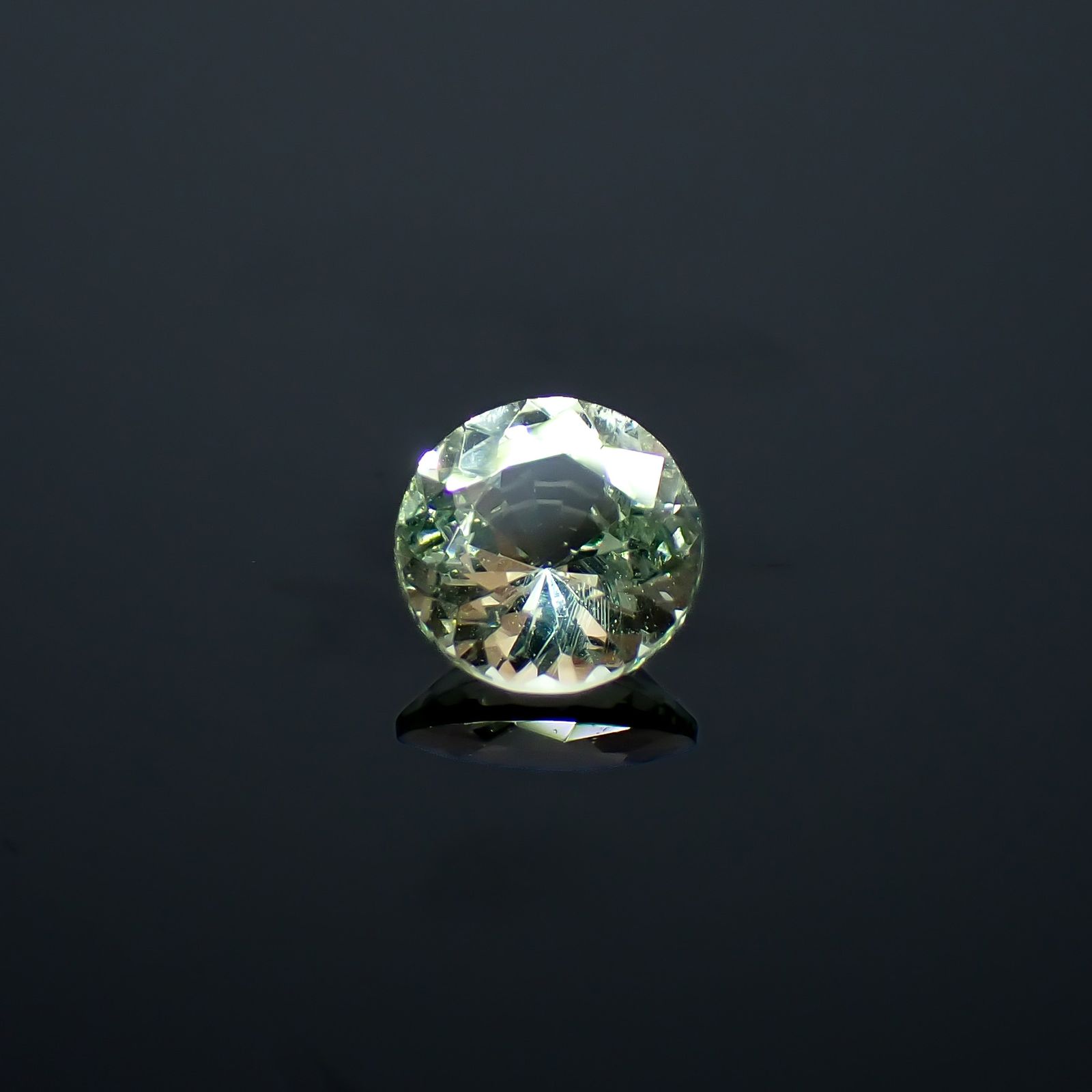 ミントガーネット タンザニア産 0.40ct / 4.8x4.8mm前後 [260932683]