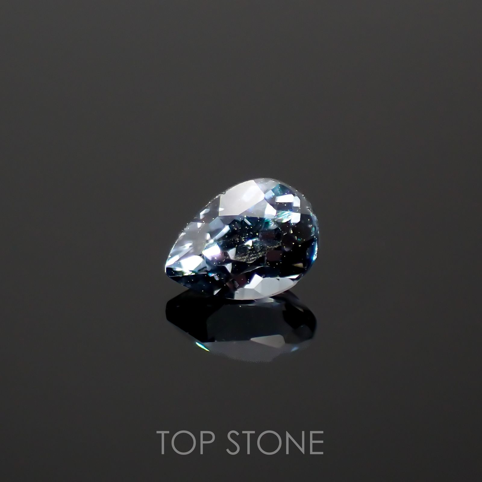 カラーチェンジガーネット アレキタイプ マダガスカル・ベキリー産 0.19ct[230119985]3.9x2.9mm前後
