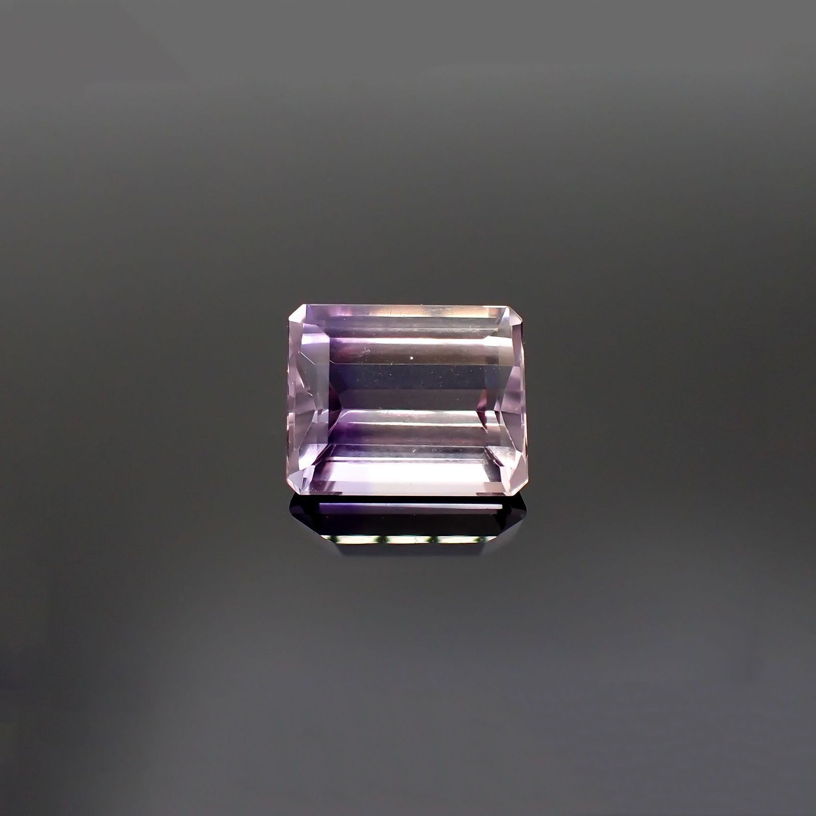 アワーグラスアメジスト(宝石名バイカラー・クォーツ)モロッコ産 識別済 4.56ct / 11.2x9mm前後 [220917634]