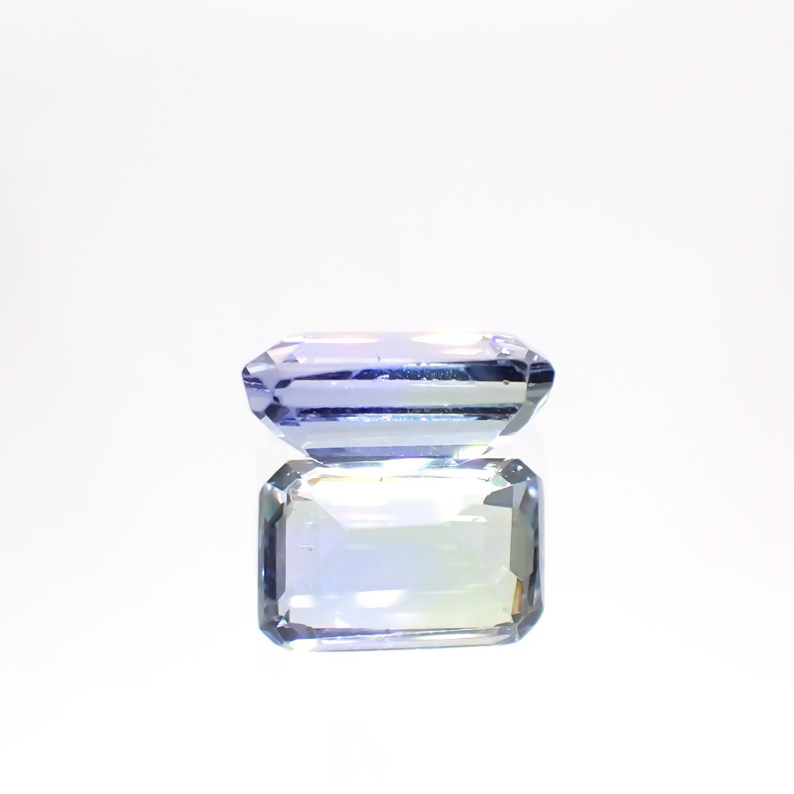 パーティカラータンザナイト(宝石名パーティカラード・ゾイサイト)タンザニア産 2.003ct ソ付(彩珠)[220717110]8.7x5.9mm前後