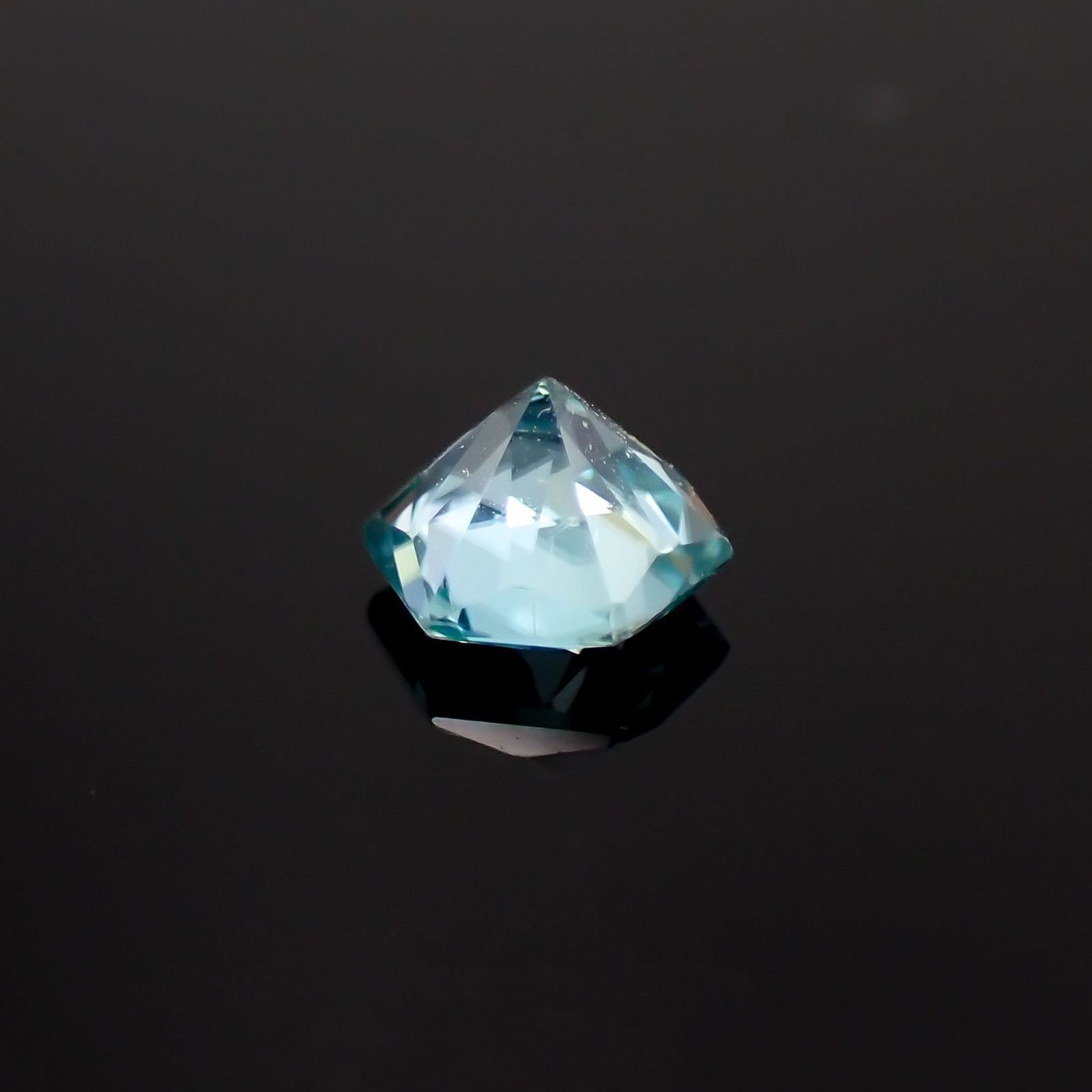 ◇ヘキサゴンカット◇アイスブルージルコン(宝石名ジルコン)カンボジア産 0.80ct 識別済[230320857]4.9x4.7mm前後
