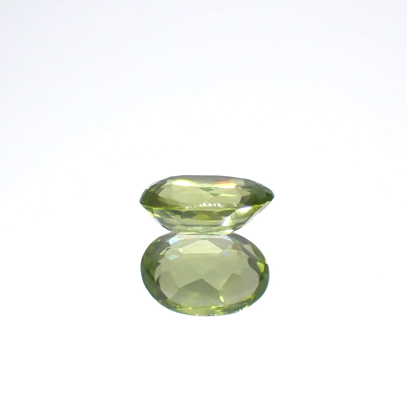 グリーンエンスタタイト(宝石名グリーン・エンスタタイト)カメルーン産 0.63ct 識別済[240125625]6.5x4.7mm前後