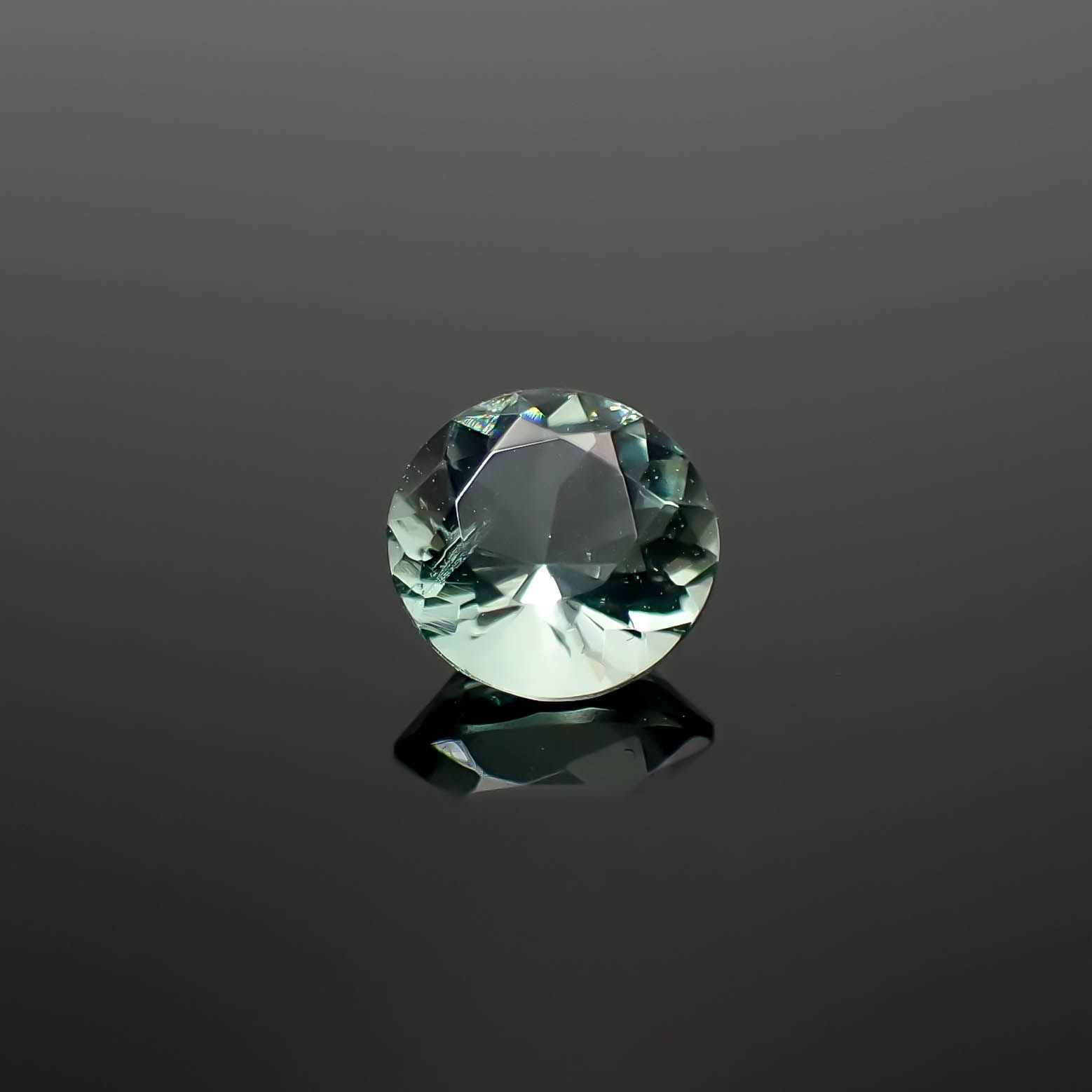 フローライト フルオレッセンス イギリス・ロジャリー鉱山産 0.71ct[240928903]5.8x5.7mm前後