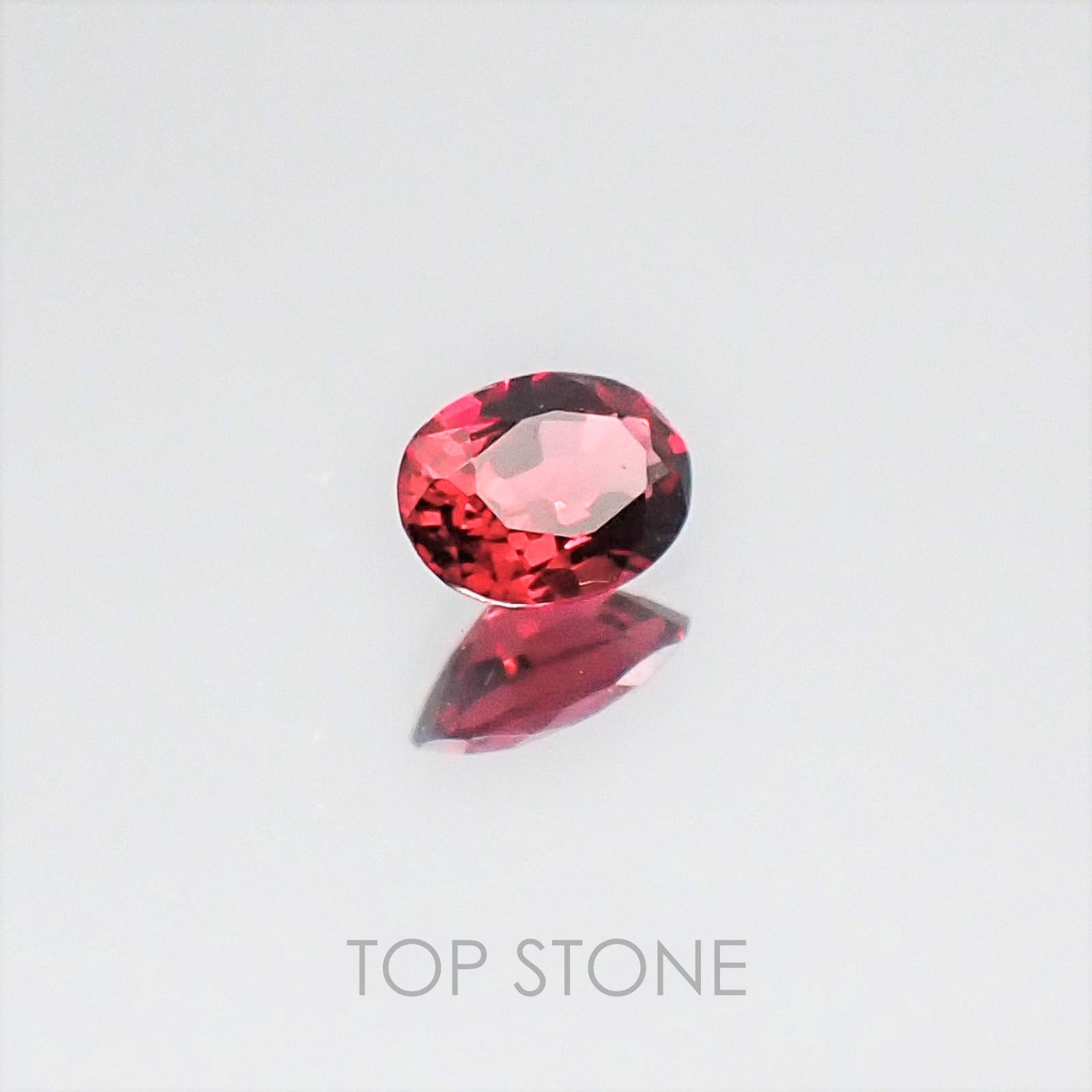 レッドスピネル タンザニア産 ルース 0.17ct[20073936]4.1×2.9mm前後