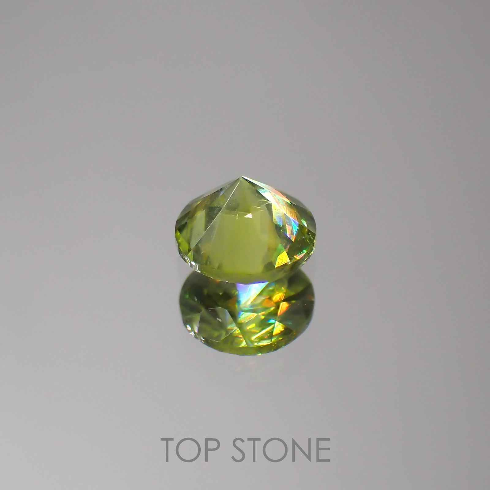 スフェーン(宝石名スフェーン)マダガスカル産 0.54ct 識別済[220616552]4.9x4.9mm前後