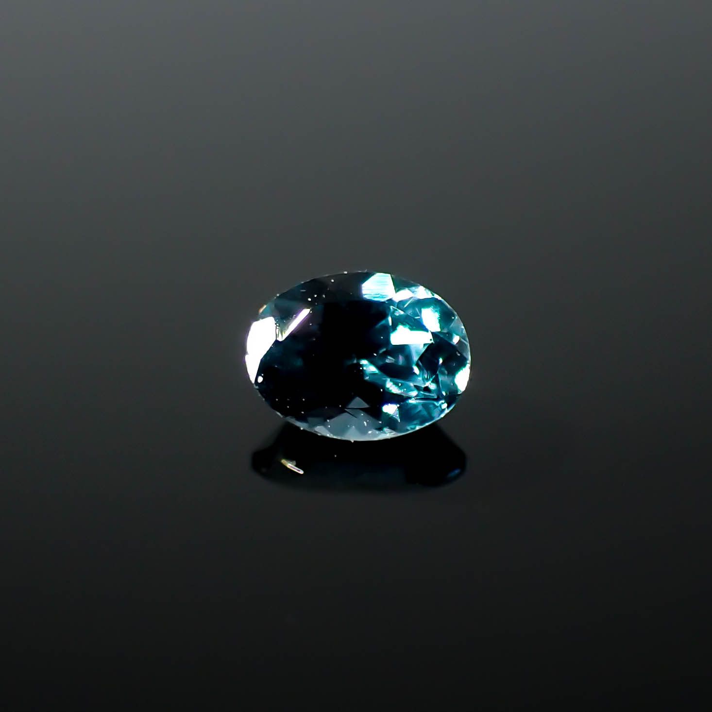 ベキリーブルーガーネット（カラーチェンジガーネット アレキタイプ） マダガスカル・ベキリー産 0.23ct[231224762]4.1x3.1mm前後