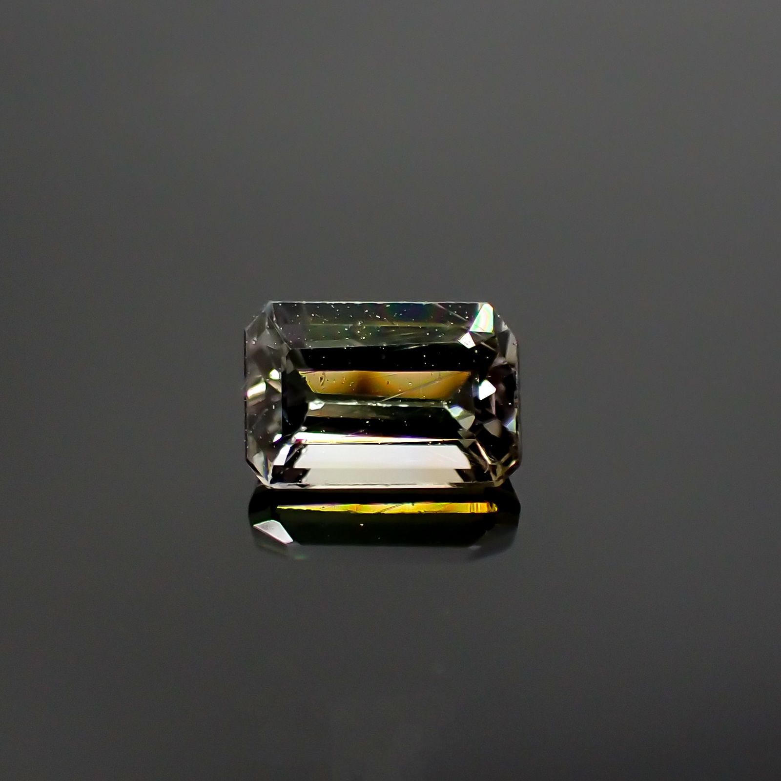 バイカラータンザナイト(宝石名ゾイサイト) タンザニア産 0.707ct ソ付(彩珠)[210711843]5.8×4.1mm前後