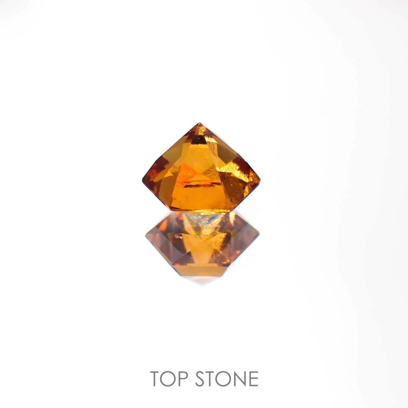 ◇ヘキサゴンカット◇ヘソナイトガーネット(宝石名ヘソナイト・ガーネット)スリランカ産 1ct 識別済[220113900]5.6x5.5mm前後