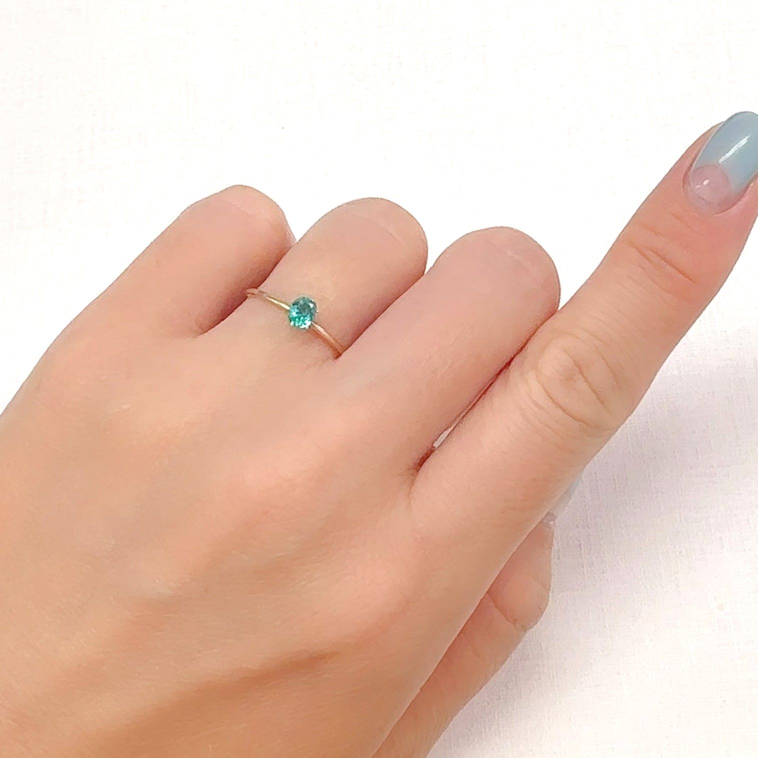 パライバトルマリン ブラジル・パライバ州バターリャ鉱山産 0.23ct[240928737]4.5x3.6mm前後