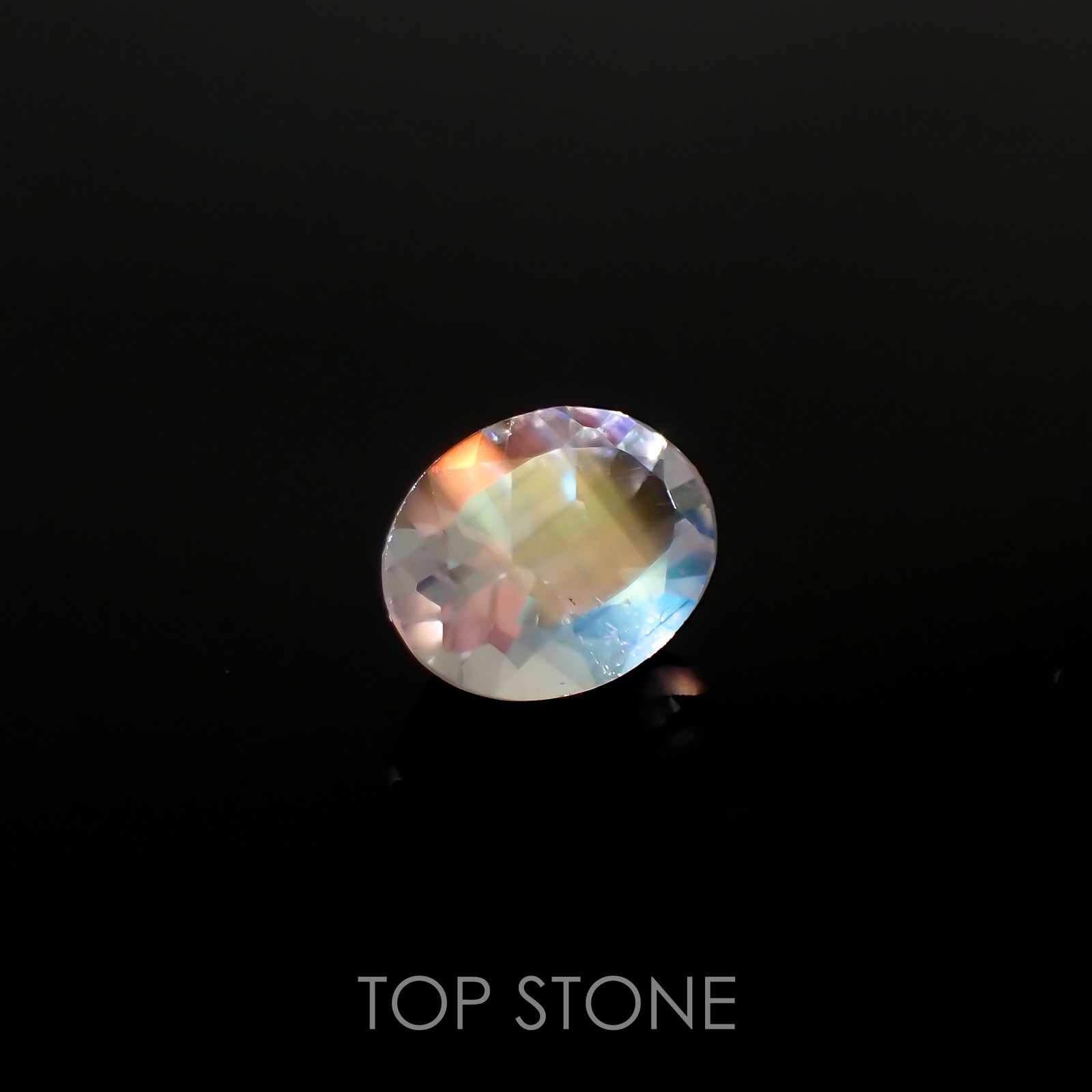 レインボームーンストーン(宝石名ラブラドライト)タンザニア産 0.53ct 識別済[220115449]6.1x4.8mm前後