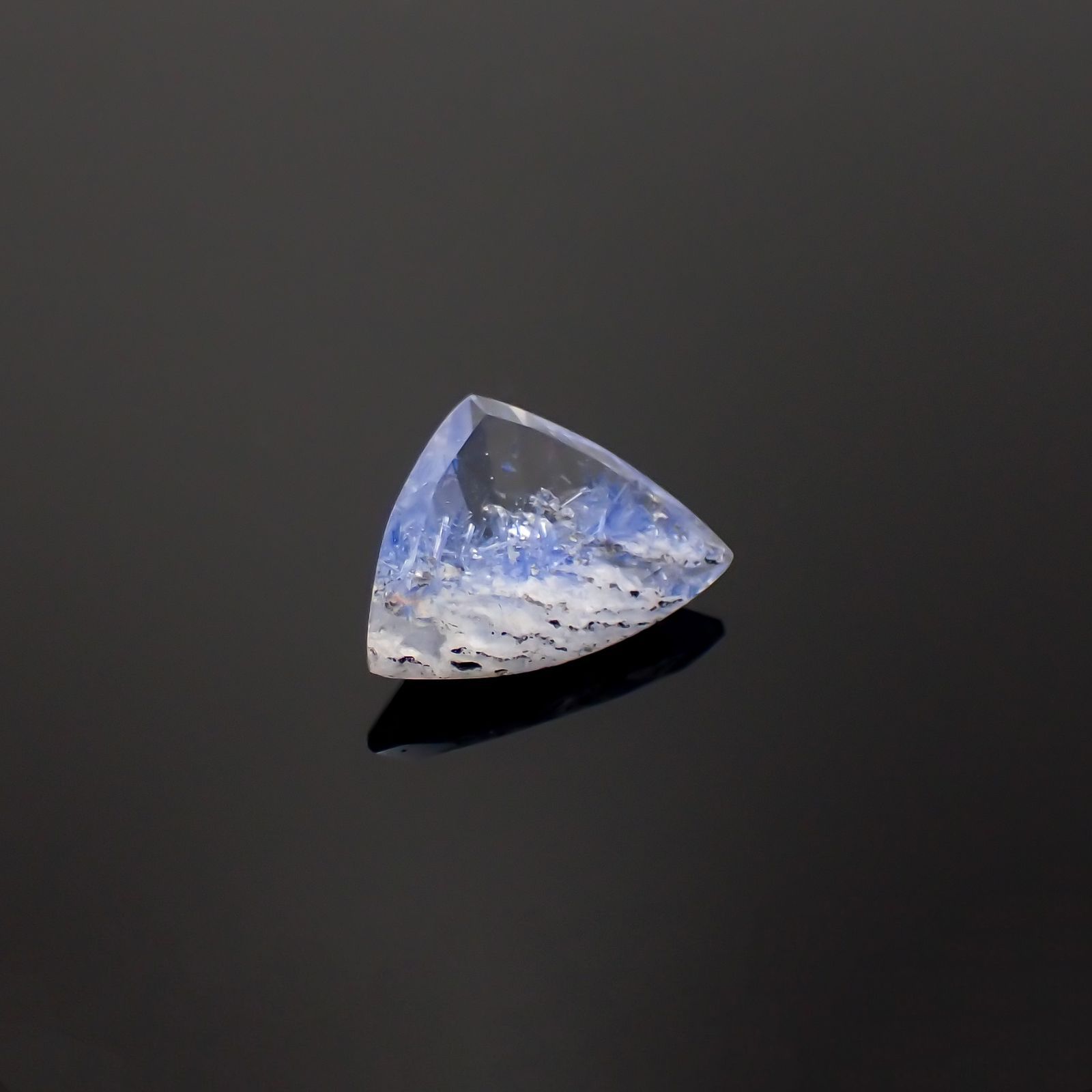 デュモルチェライトインクォーツ ブラジル産 1.72ct [230320876]8.5x11.9mm前後